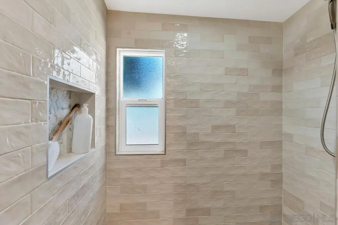 https://cdn.realtyfeed.com/cdn/127/260020355/cebb80d02d173fbe5ba2f308844c312f.webp