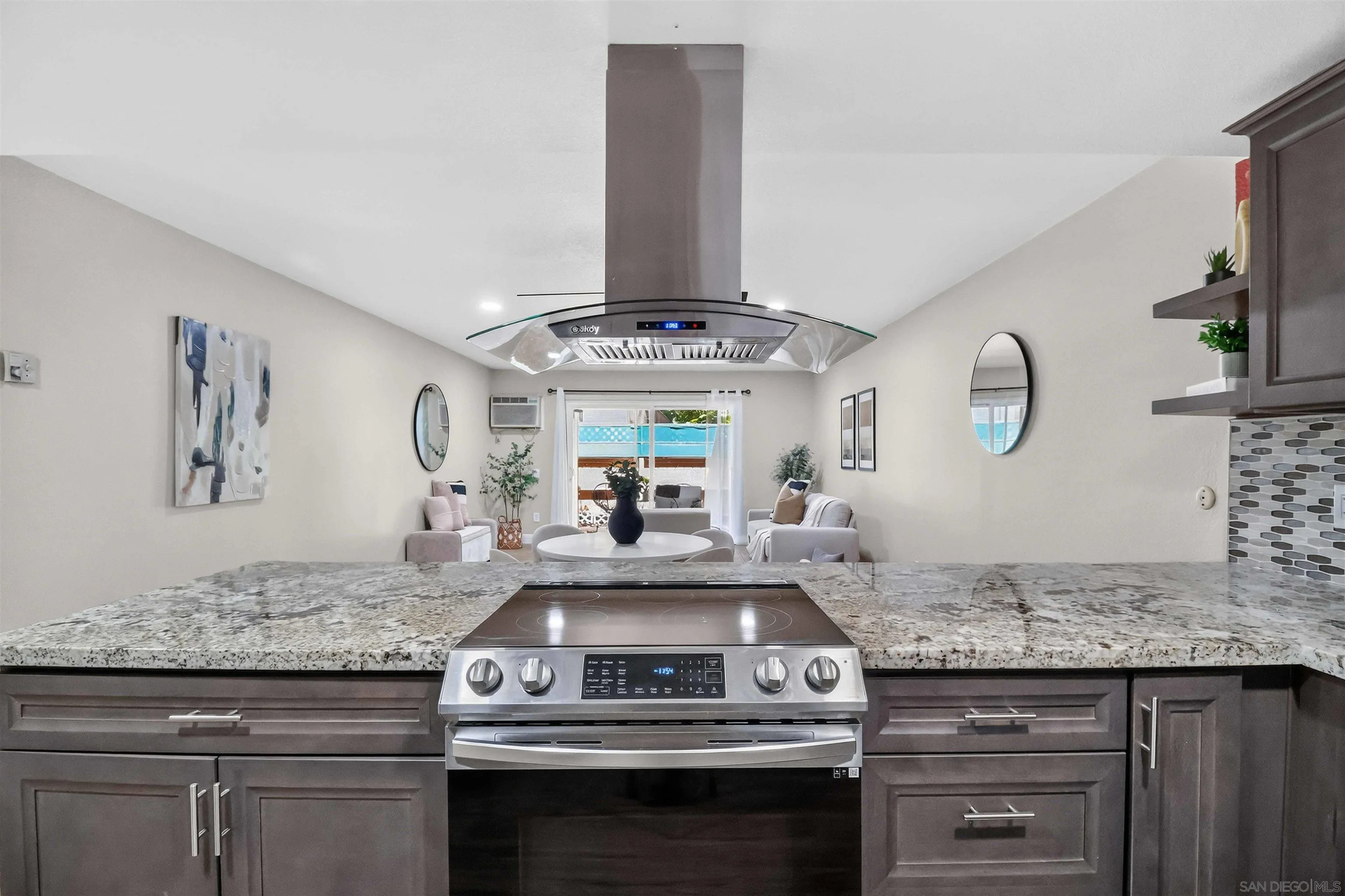 Photo #7: 260020357 Listing: Photo #7