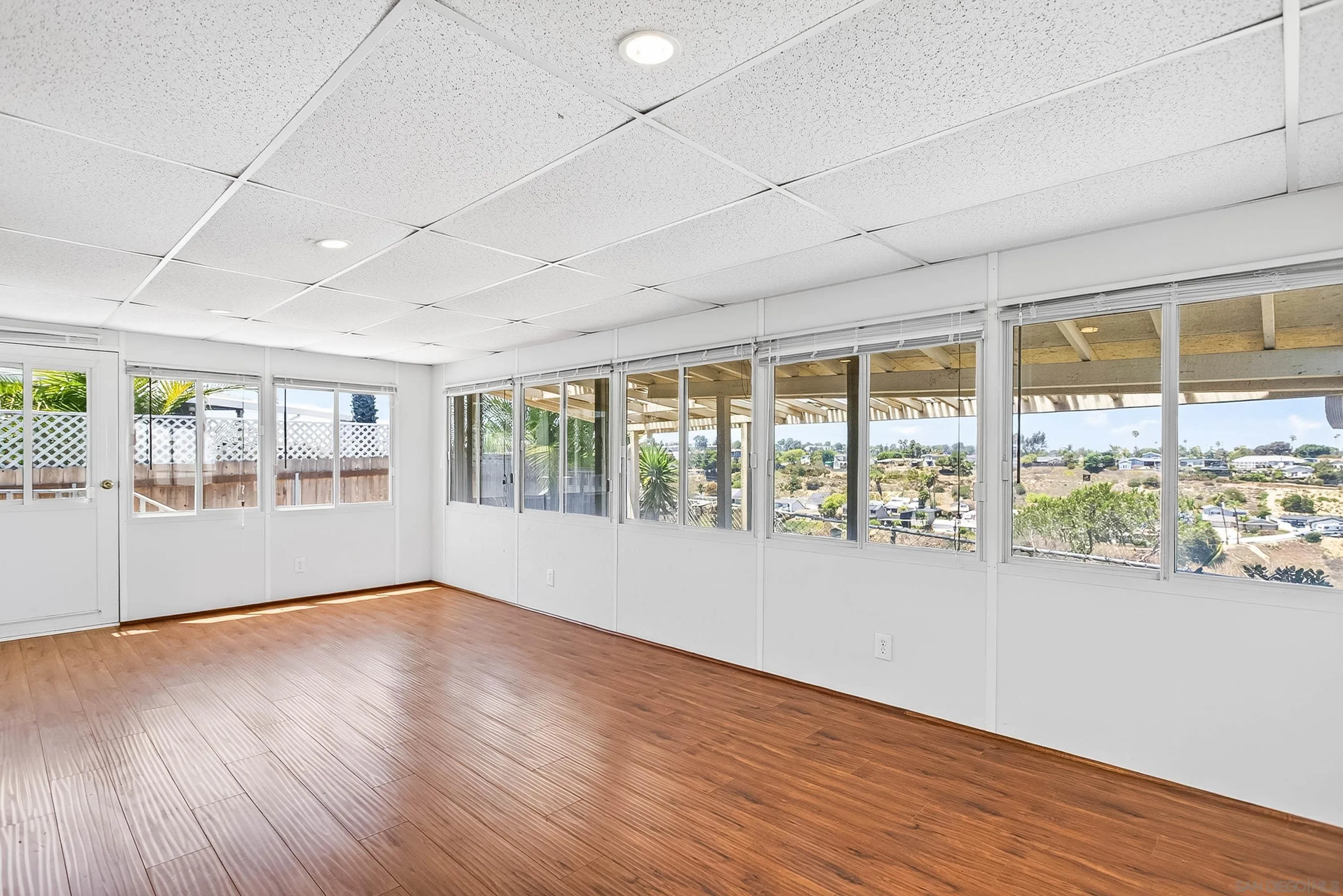 https://cdn.realtyfeed.com/cdn/127/260020359/438d7b9ef27cfbfd4c34b58bfe6f1b36.webp