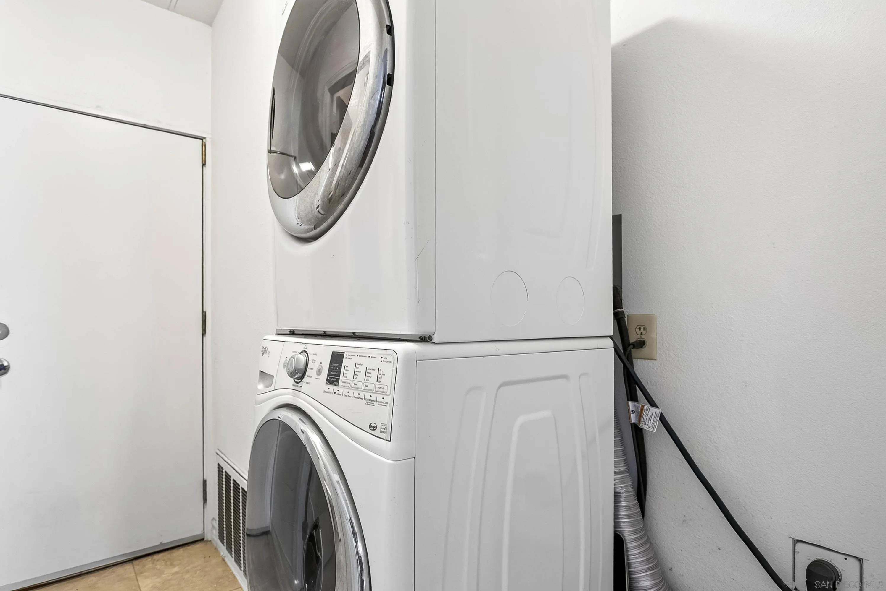 https://cdn.realtyfeed.com/cdn/127/260020359/831a413fe3928a080277a286e0153133.webp