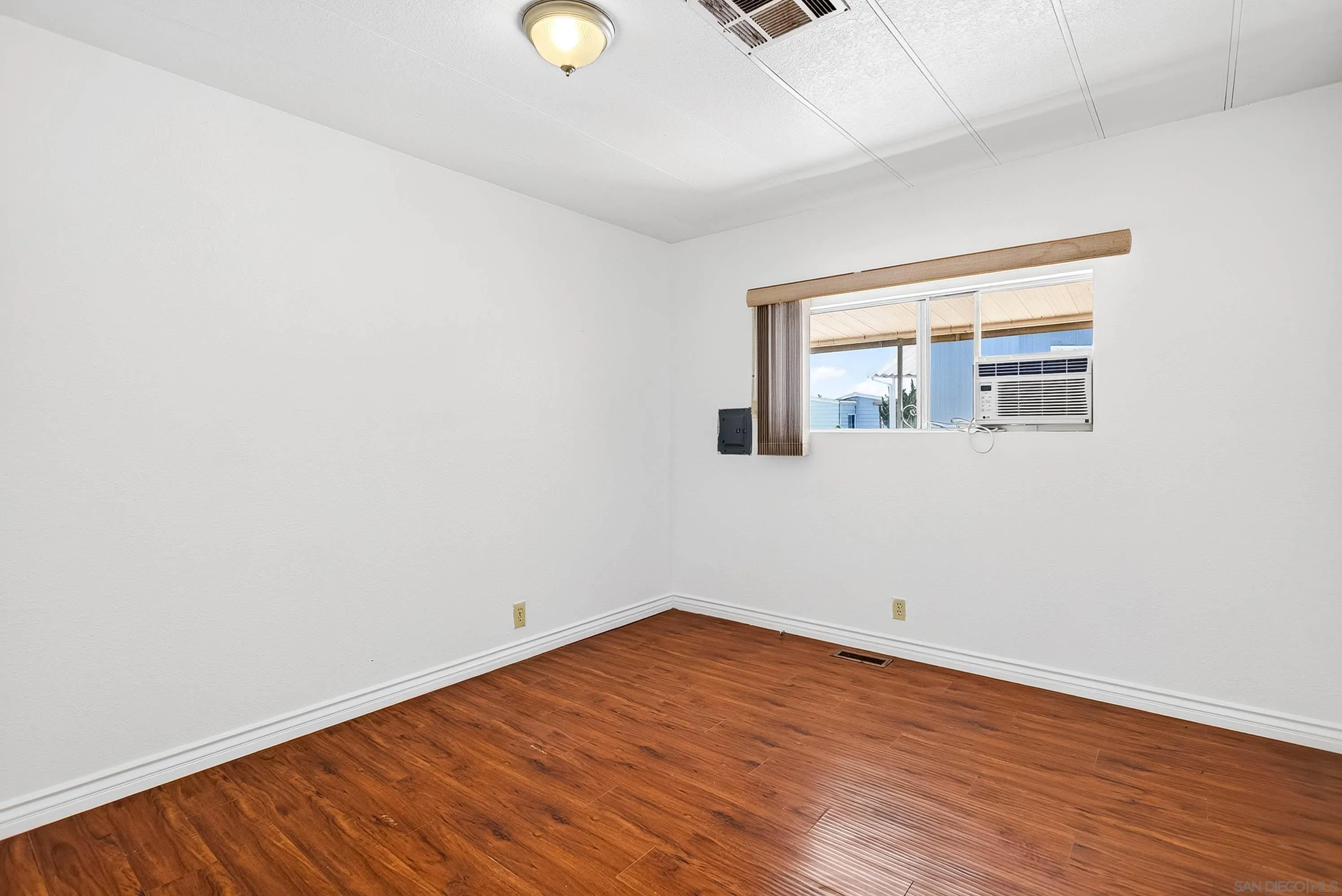 https://cdn.realtyfeed.com/cdn/127/260020359/a5abf49ceb06147a818f7fed1ef04c75.webp