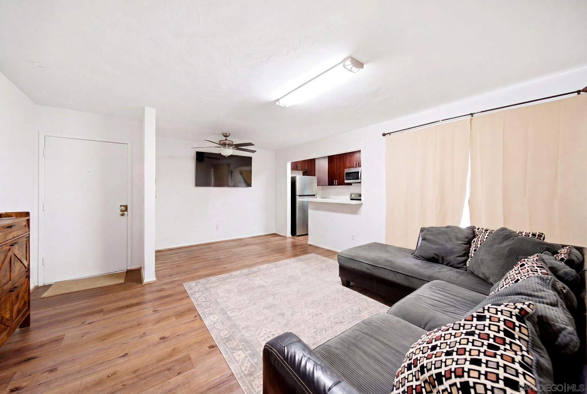 https://cdn.realtyfeed.com/cdn/127/260020360/1bc8db5615e834f78ad6cf64449a3b01.webp