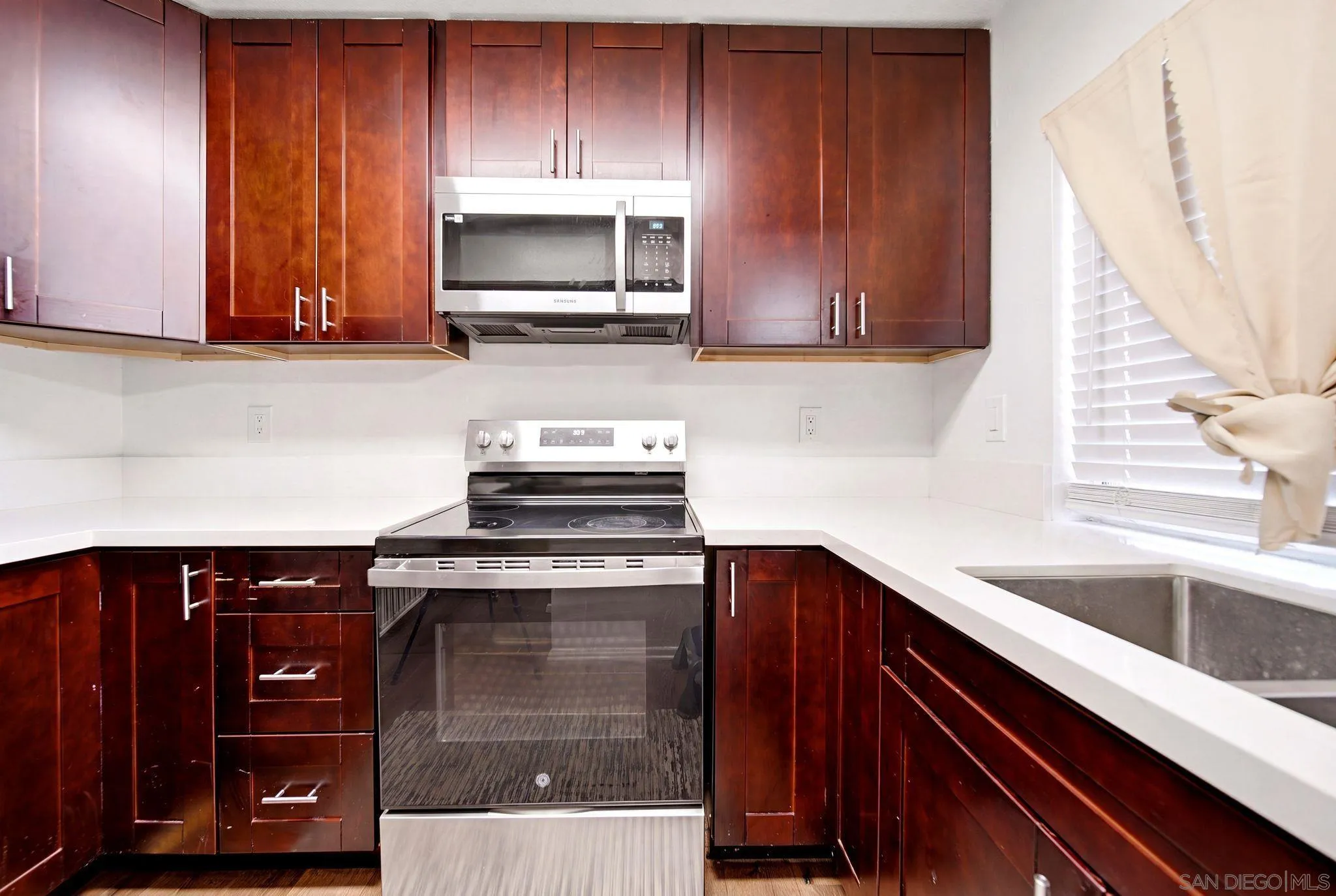 https://cdn.realtyfeed.com/cdn/127/260020360/30af0e3605fef88a6668d98053f0906b.webp