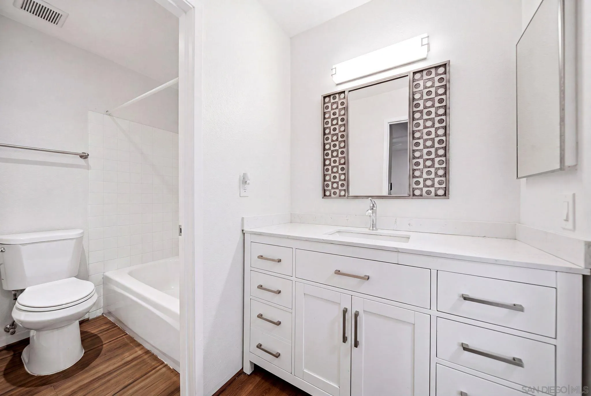 https://cdn.realtyfeed.com/cdn/127/260020360/487b3739f942545f1333e6ea42cefd29.webp
