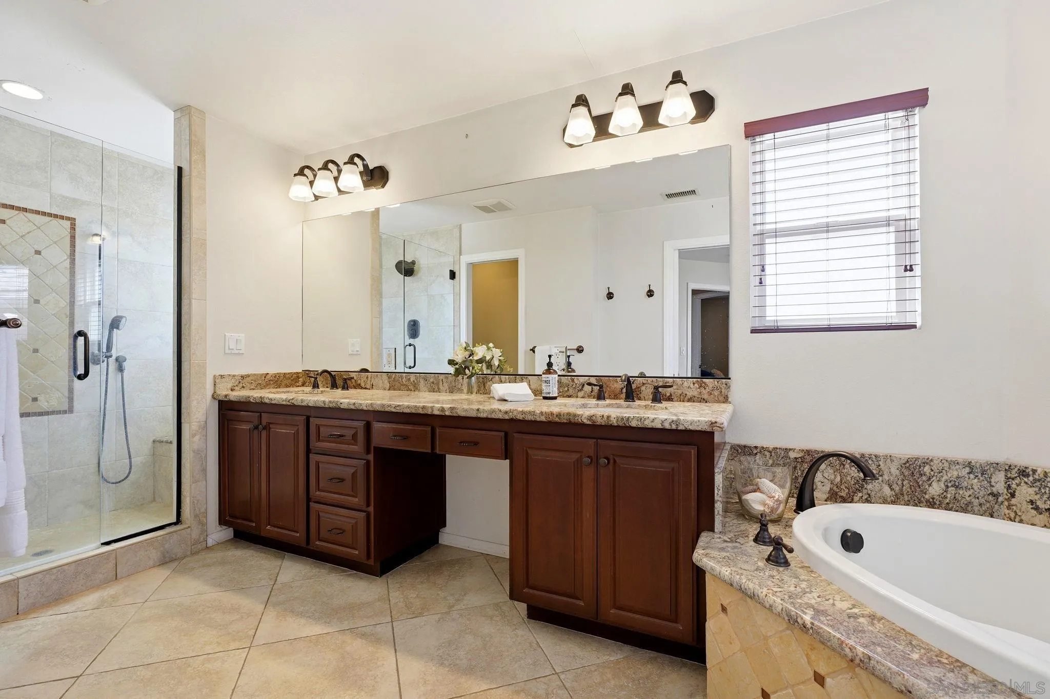 https://cdn.realtyfeed.com/cdn/127/260020363/36ac6f0b844db56c405bab325c34ee6b.webp