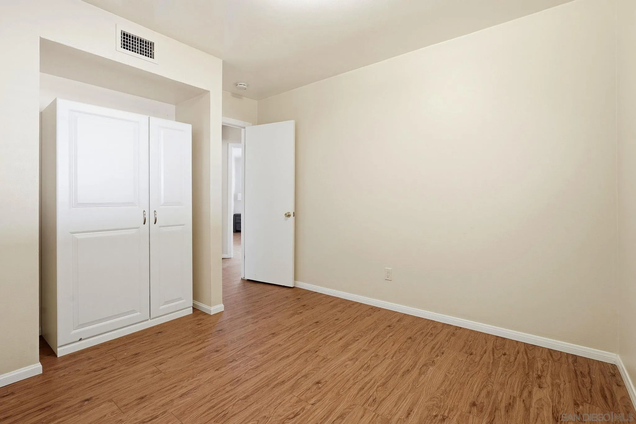 https://cdn.realtyfeed.com/cdn/127/260020363/550dc2441bb5c9912d0012a625b1f877.webp