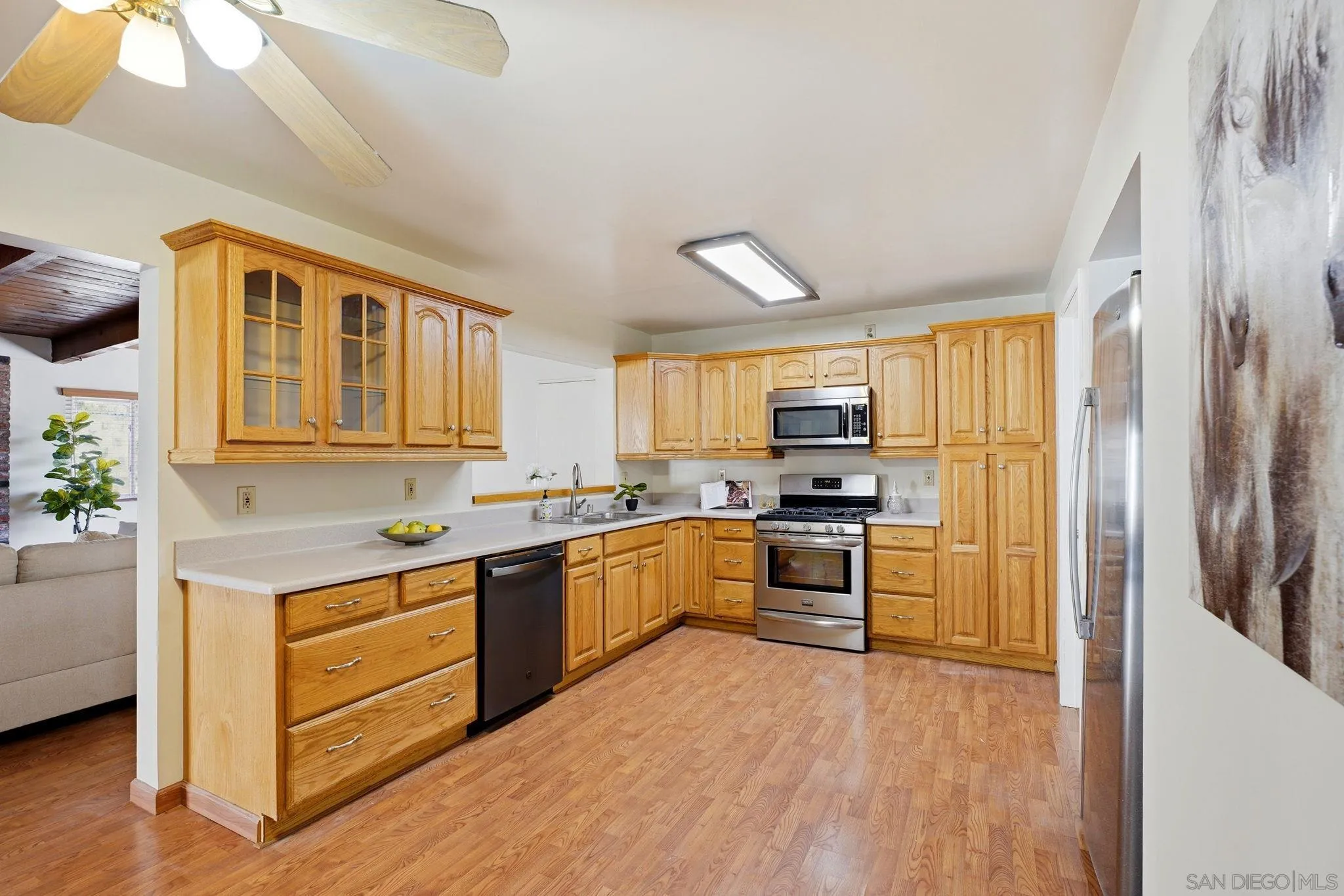 https://cdn.realtyfeed.com/cdn/127/260020363/6ec9d228d070eaa4d822df56aa2d80f6.webp