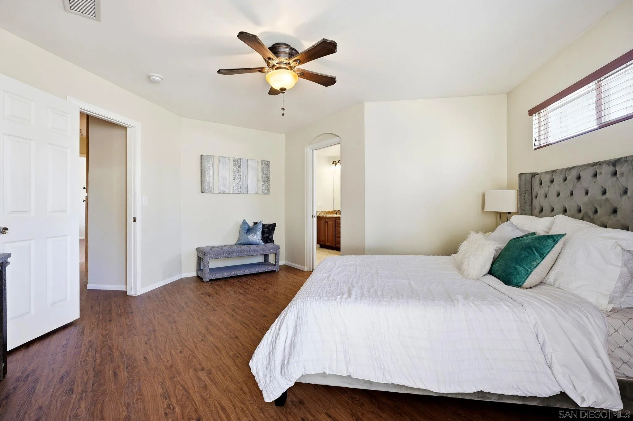https://cdn.realtyfeed.com/cdn/127/260020363/72d952afa4ed45fbebc98a3d42f01c5e.webp