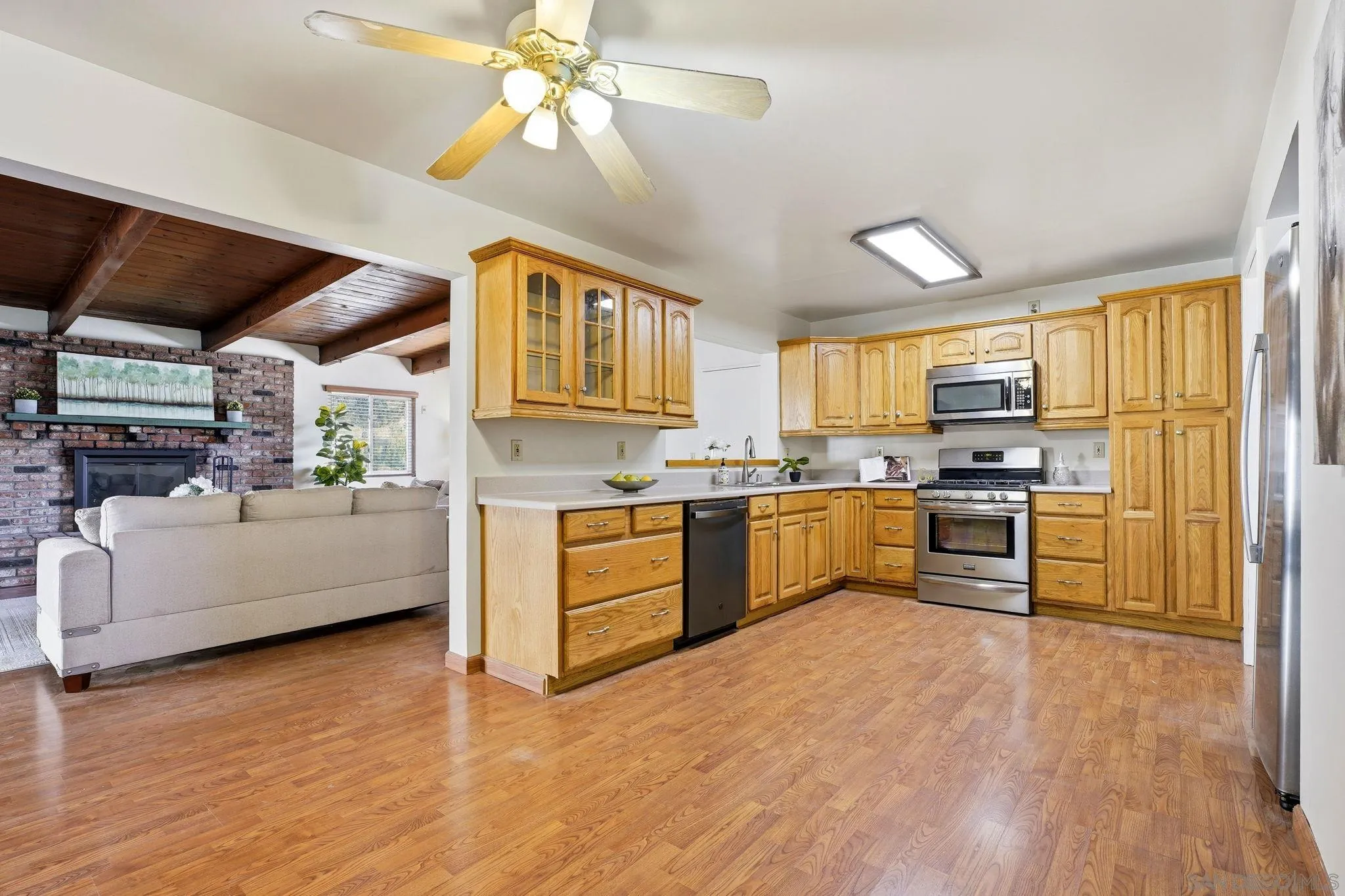https://cdn.realtyfeed.com/cdn/127/260020363/a92ce0c653103802745c315249348f1d.webp