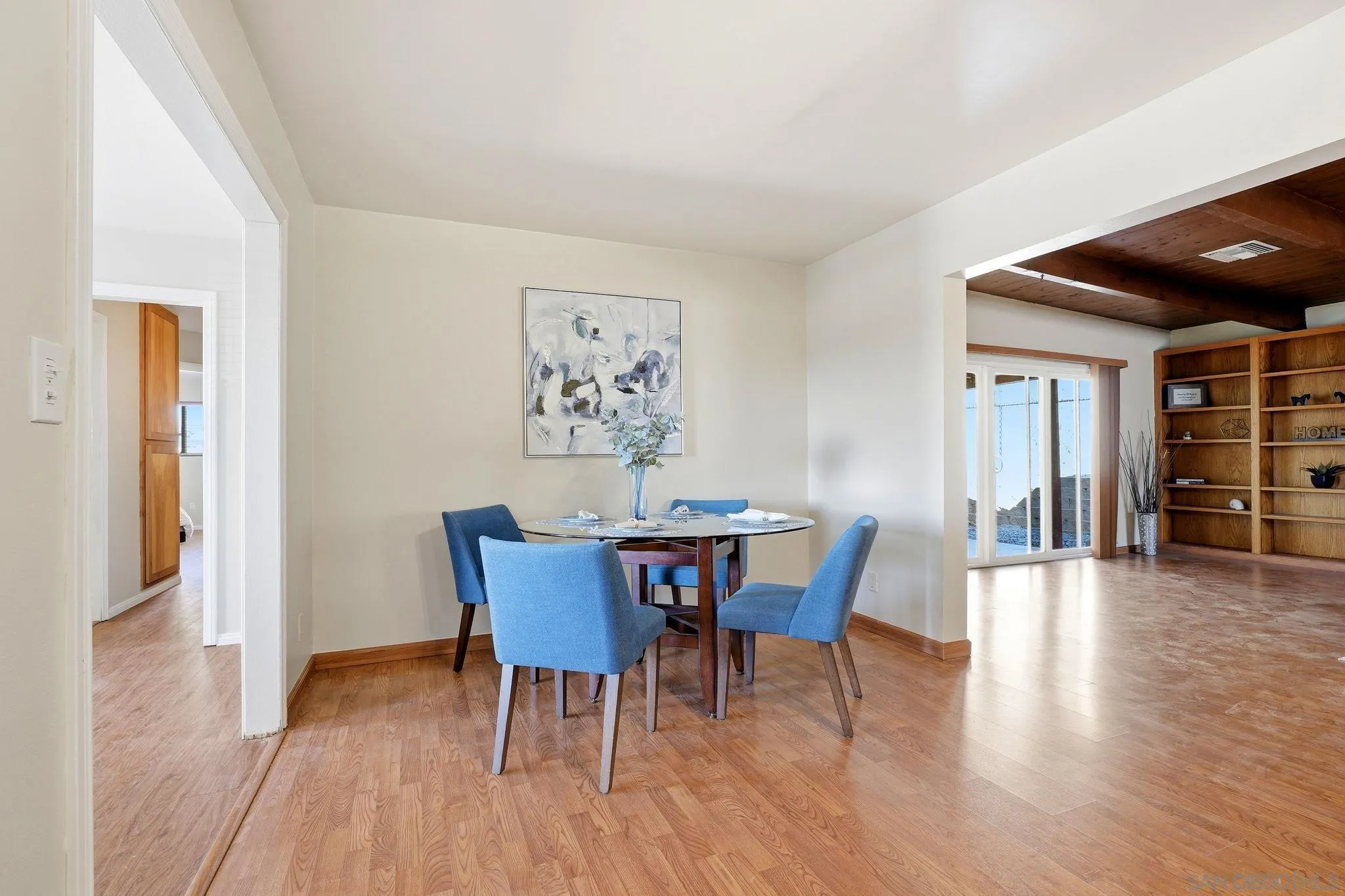 https://cdn.realtyfeed.com/cdn/127/260020363/b9f27b0d9c6e3691a15c9c9d00b1c62a.webp