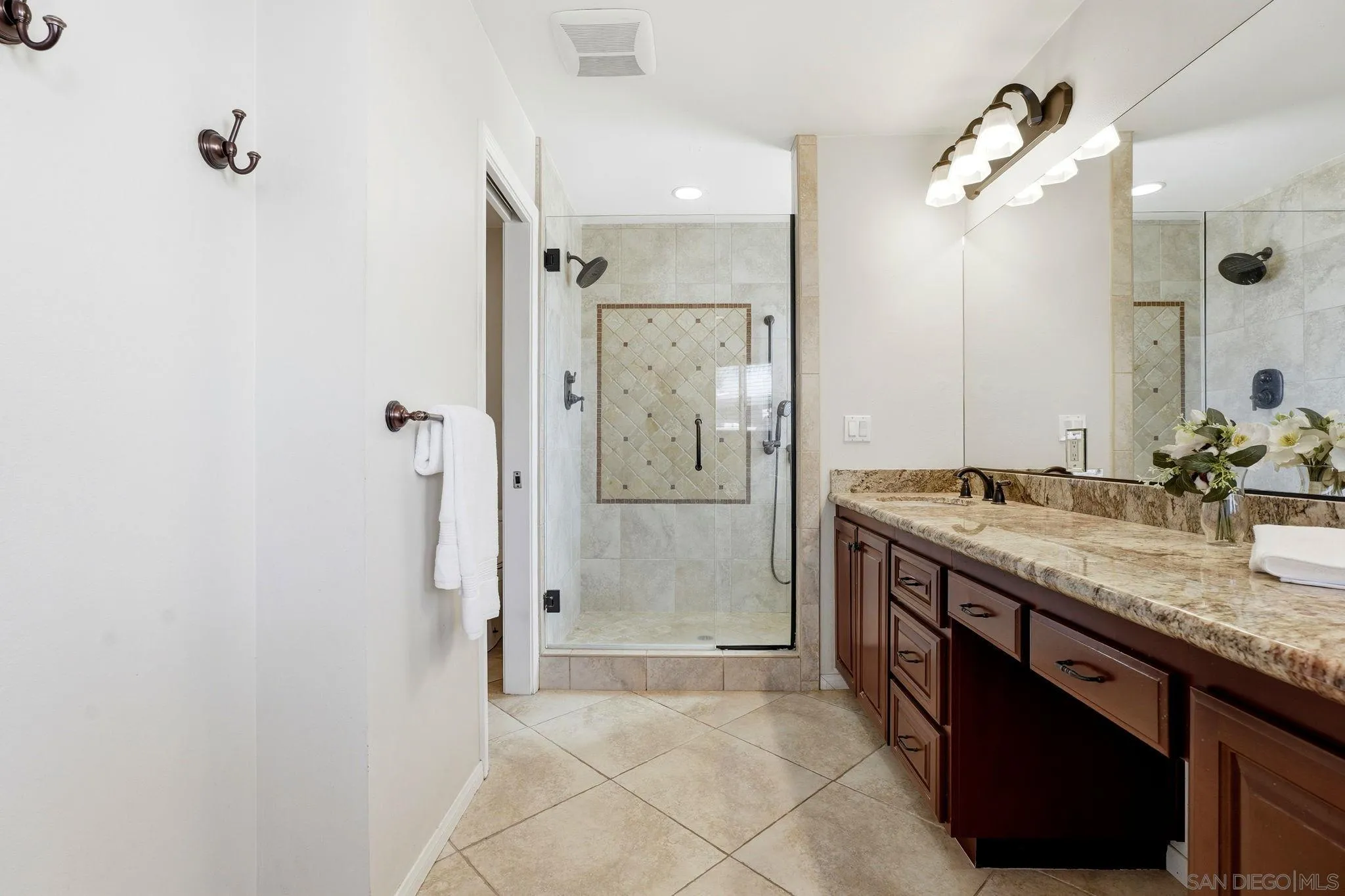 https://cdn.realtyfeed.com/cdn/127/260020363/c3c2c0df570d546b19294ae2fa672544.webp