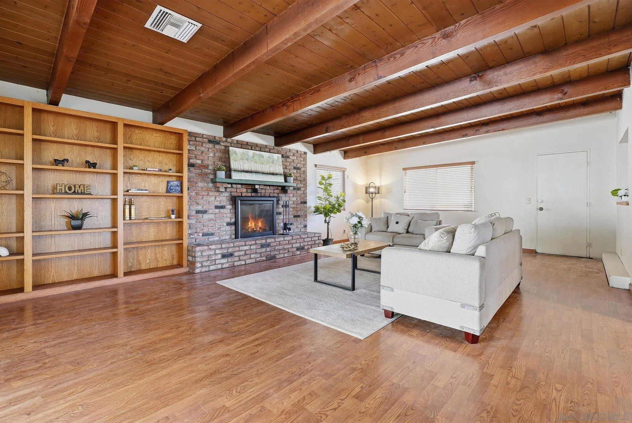 https://cdn.realtyfeed.com/cdn/127/260020363/e14c73e17fc9c7823fca88483d00ccc6.webp