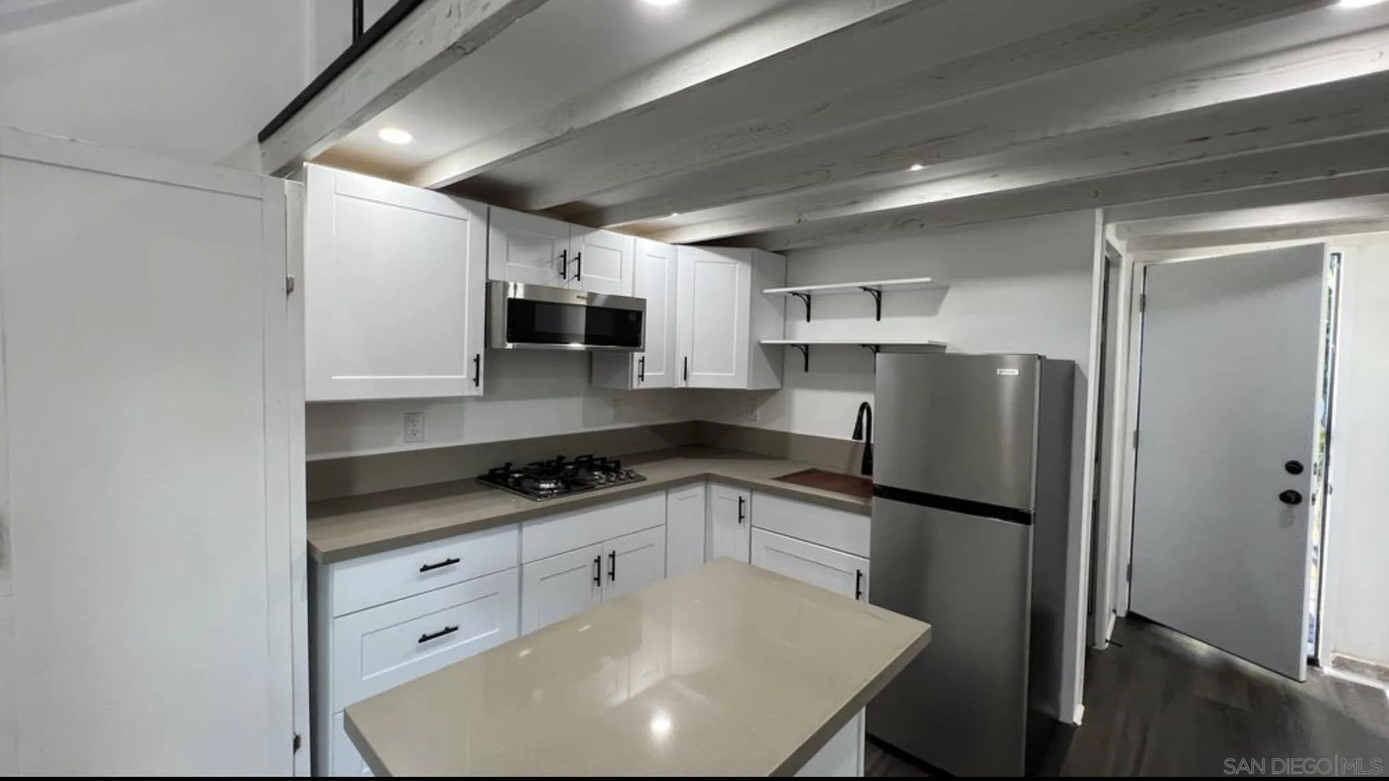 https://cdn.realtyfeed.com/cdn/127/260020366/8eaaef99992c6605743078d155197109.webp