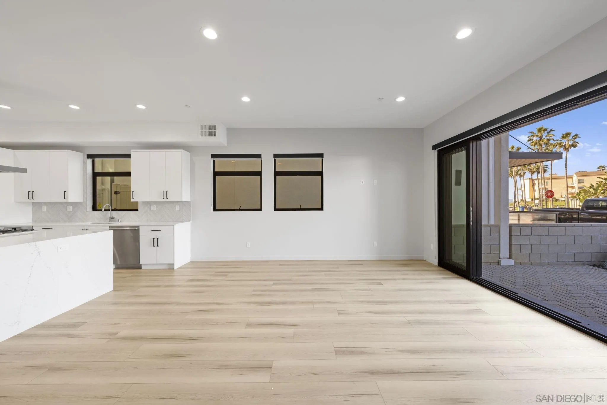 https://cdn.realtyfeed.com/cdn/127/260020367/48673321c31436b54a3646c0f2d1229a.webp