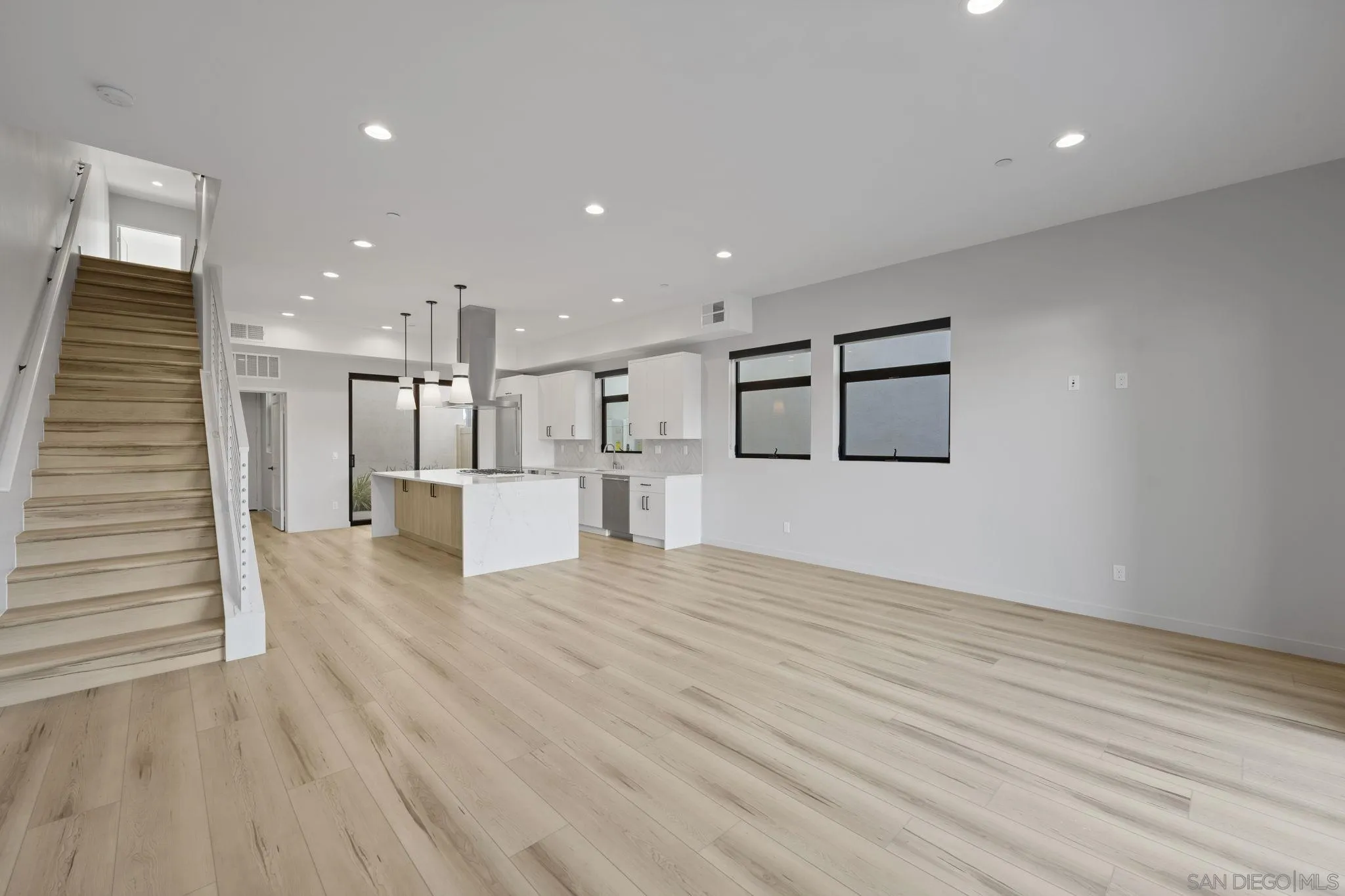 https://cdn.realtyfeed.com/cdn/127/260020367/8a03a046af7c15638b1ab973c62a29b8.webp