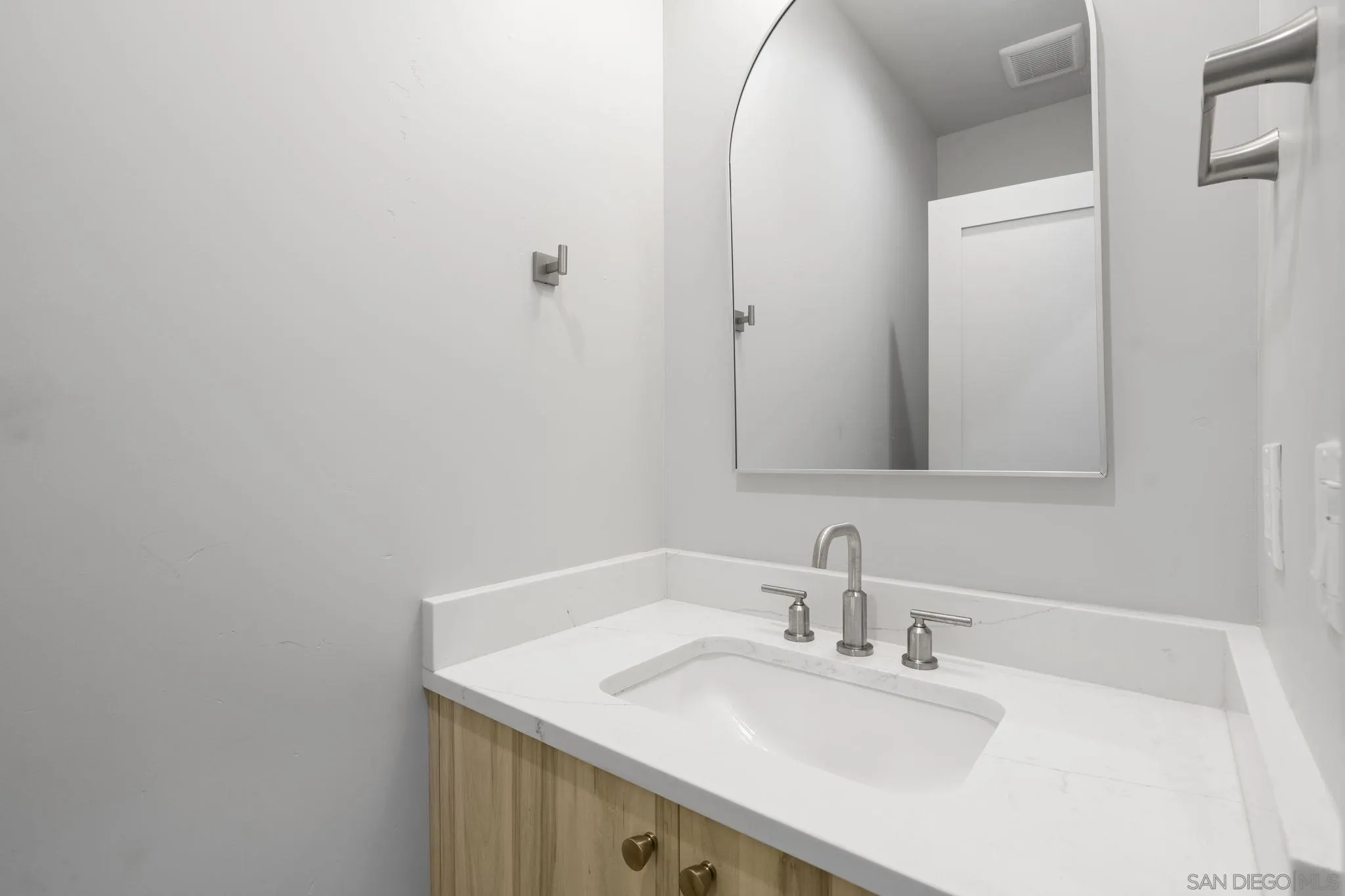 https://cdn.realtyfeed.com/cdn/127/260020367/bea10cbe8c957330070d4d5b578a140e.webp