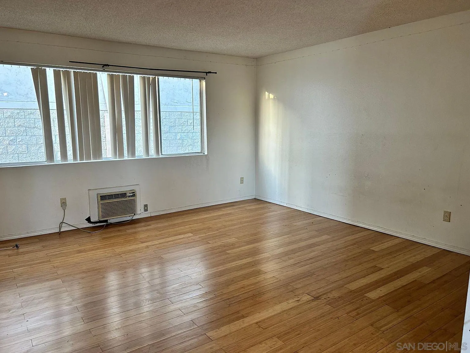 Photo #7: 260020368 Listing: Photo #7