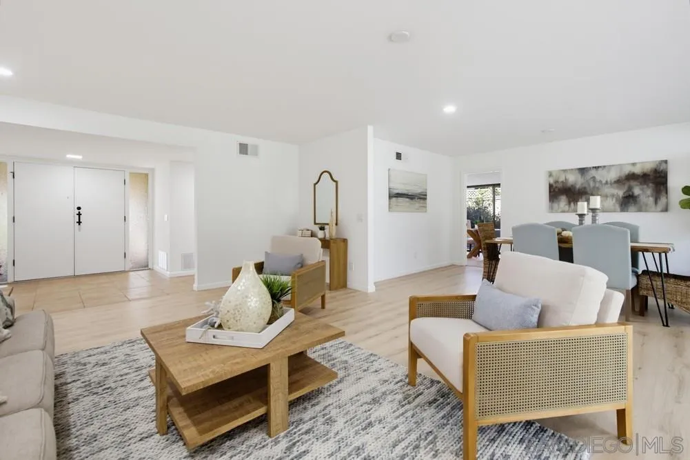 https://cdn.realtyfeed.com/cdn/127/260020372/818b8a7dc0f07cf8c2289e6360be4f32.webp