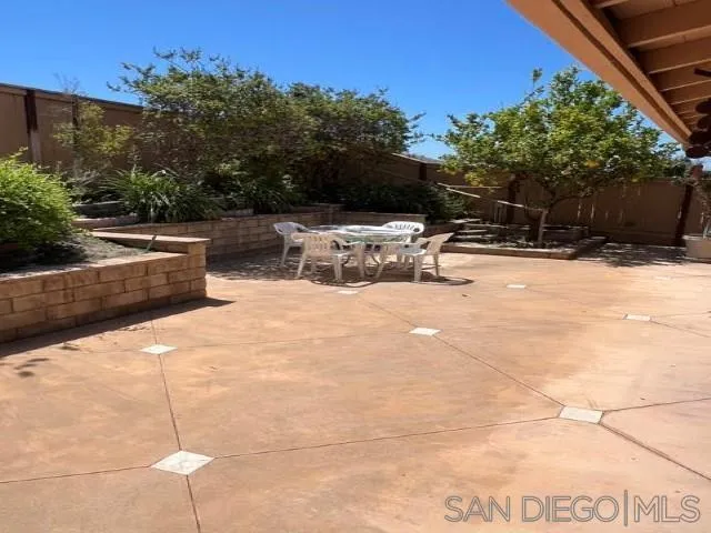 https://cdn.realtyfeed.com/cdn/127/260020372/de915f973508327e08cea5cbf6ecdc22.webp