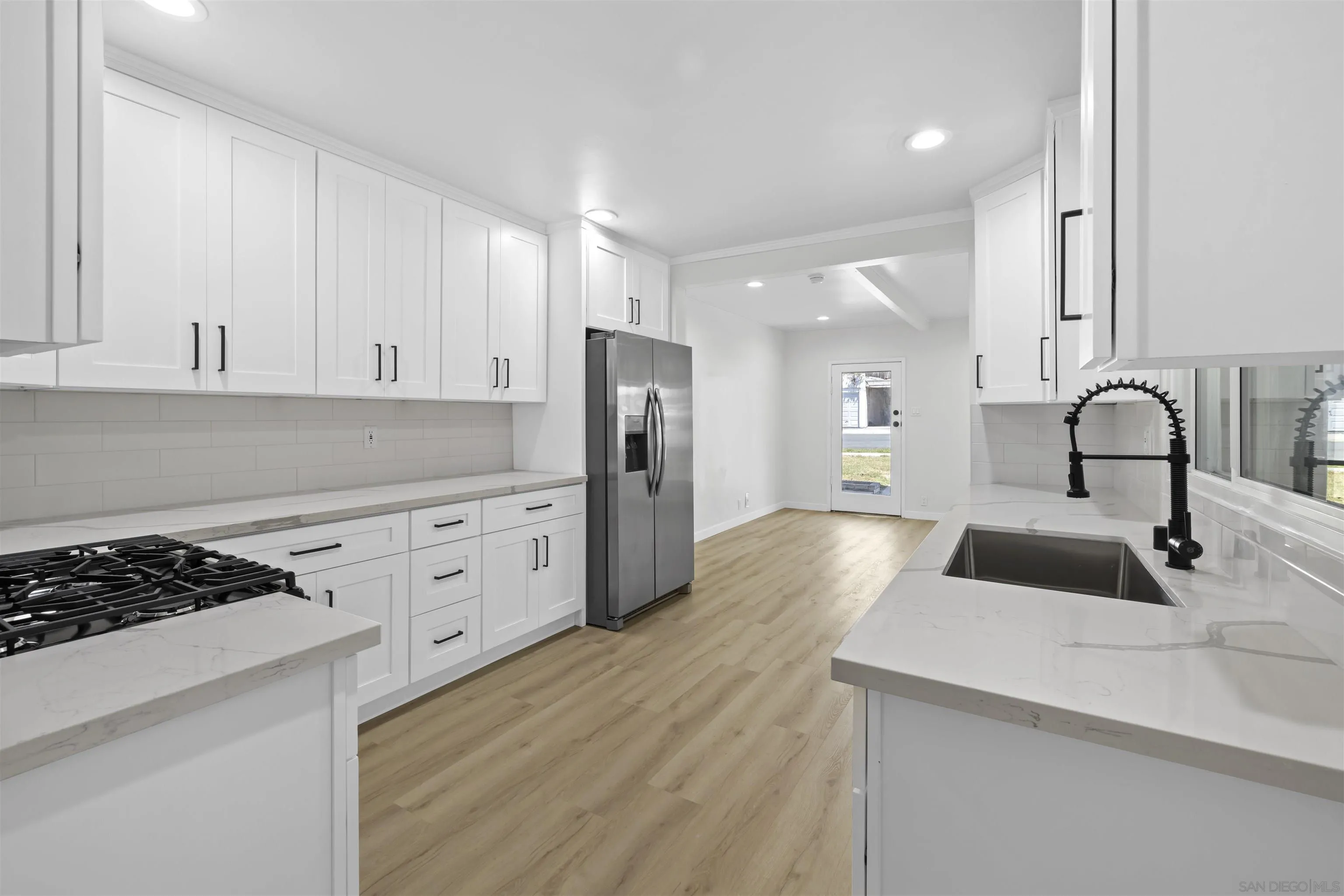 https://cdn.realtyfeed.com/cdn/127/260020373/1afd39c29f567e7ed51c4b14c6f73821.webp