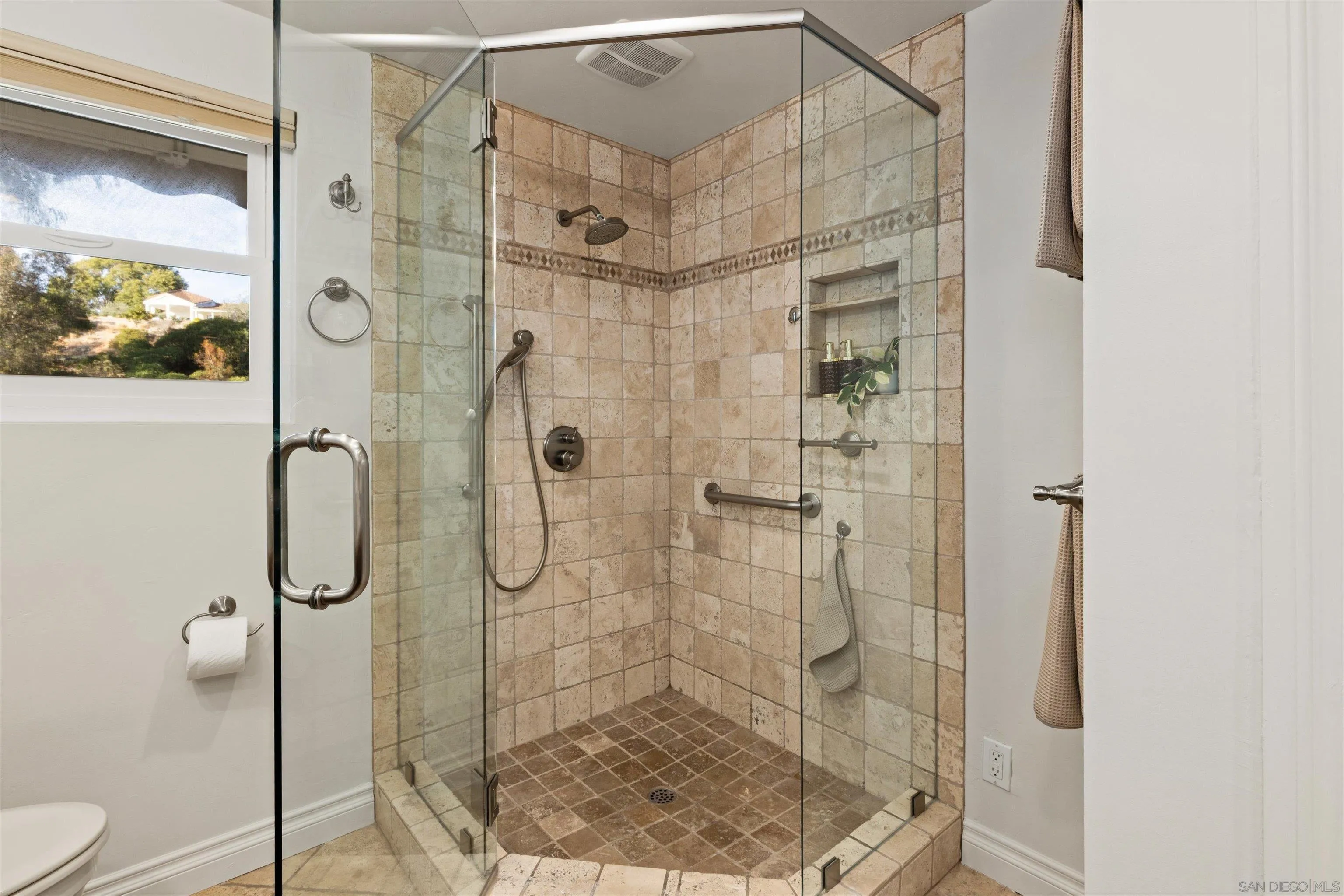 https://cdn.realtyfeed.com/cdn/127/260020377/054253ede19134ecd0b03437505da41f.webp