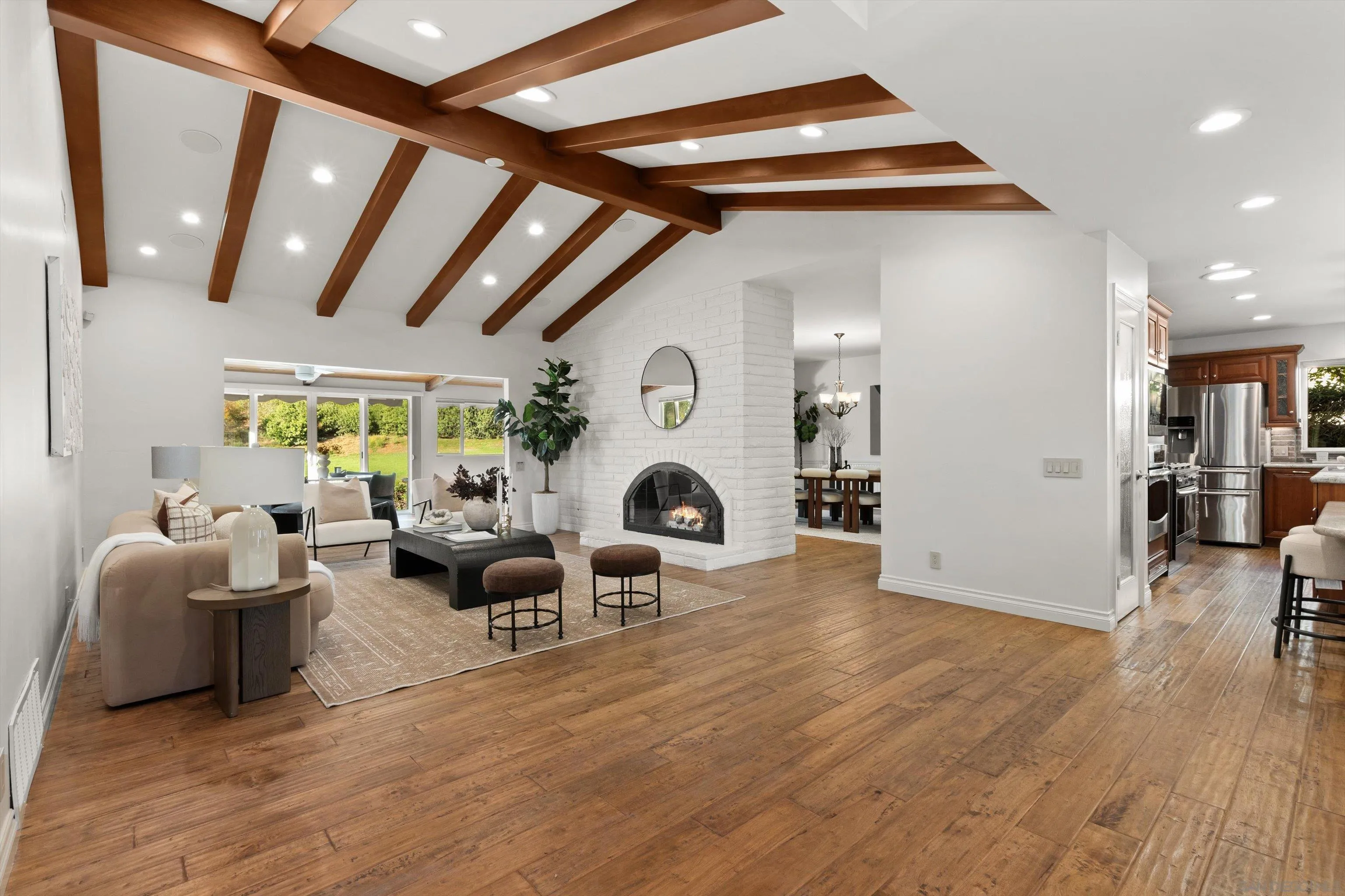 https://cdn.realtyfeed.com/cdn/127/260020377/2c179094b65de178cfb8cbe8ac76f9a2.webp