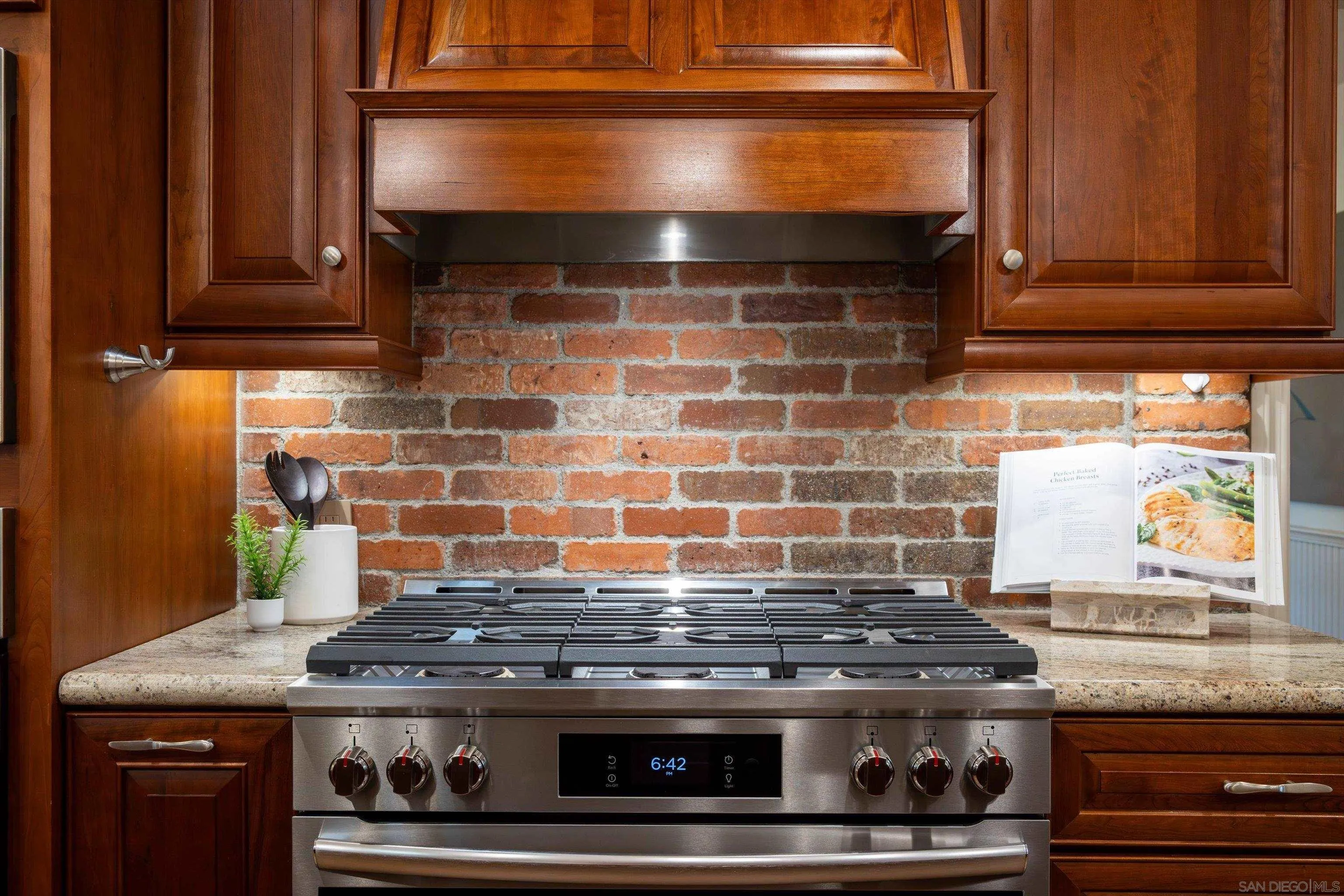 https://cdn.realtyfeed.com/cdn/127/260020377/4c5948ff13df846d1cbe71459f85d8f7.webp