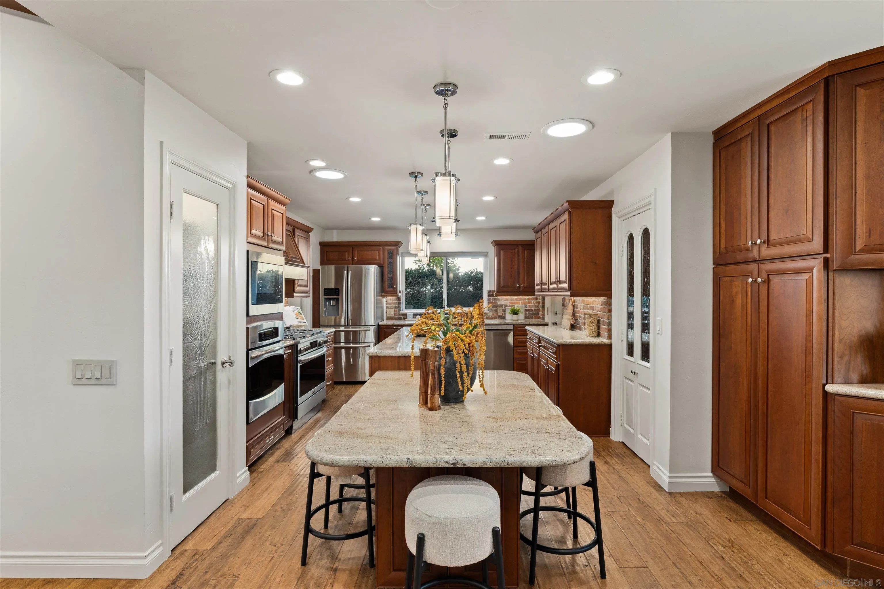 https://cdn.realtyfeed.com/cdn/127/260020377/5cc33bd7dad8aeeb3df678df814a33a1.webp