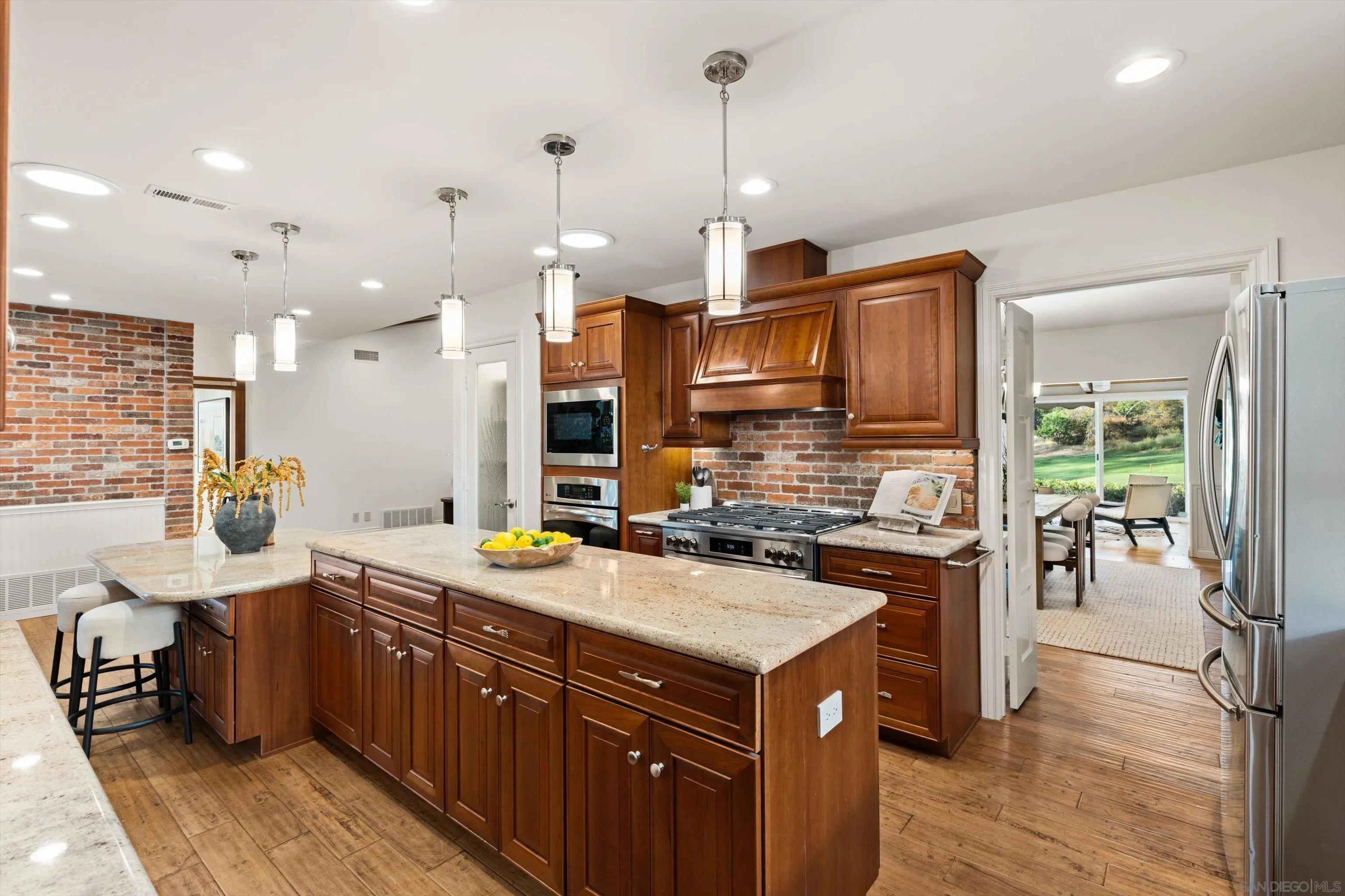 https://cdn.realtyfeed.com/cdn/127/260020377/8c6d1bce71e124530b59034ef239cd69.webp