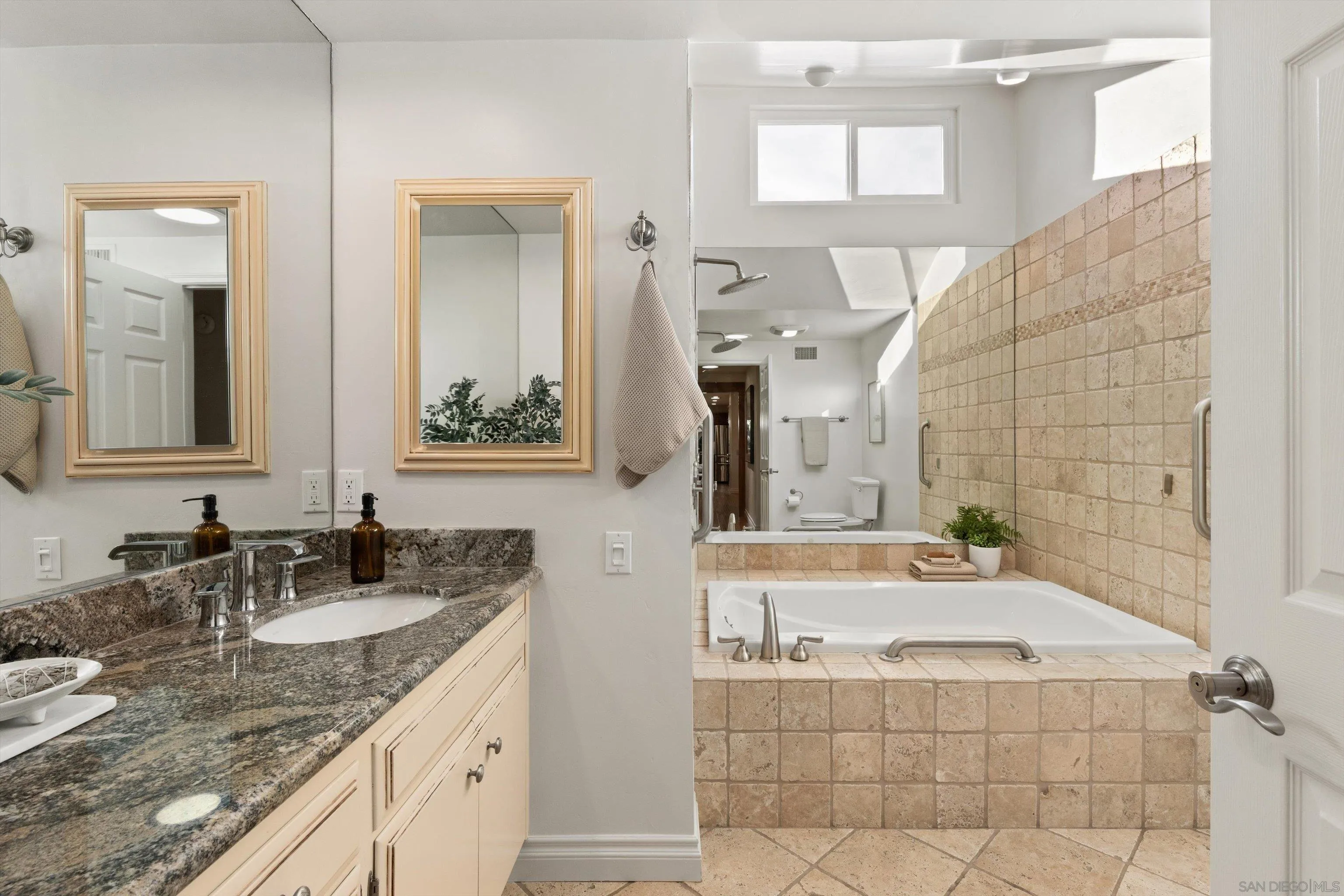 https://cdn.realtyfeed.com/cdn/127/260020377/98dbeb12436a72cf521b94219595b993.webp