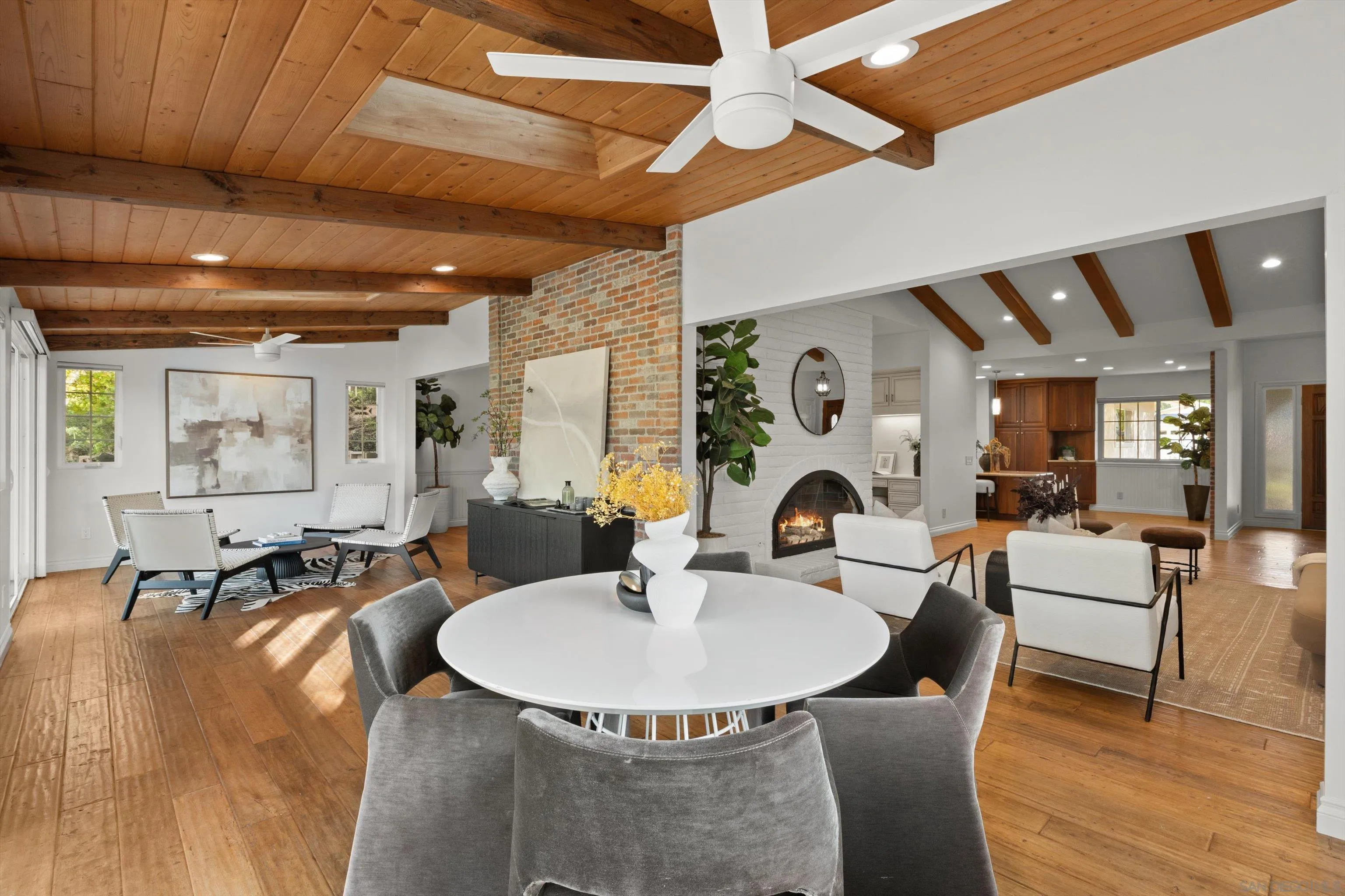 https://cdn.realtyfeed.com/cdn/127/260020377/9c3a6dbc34e73d55303e871eb3f41c2d.webp