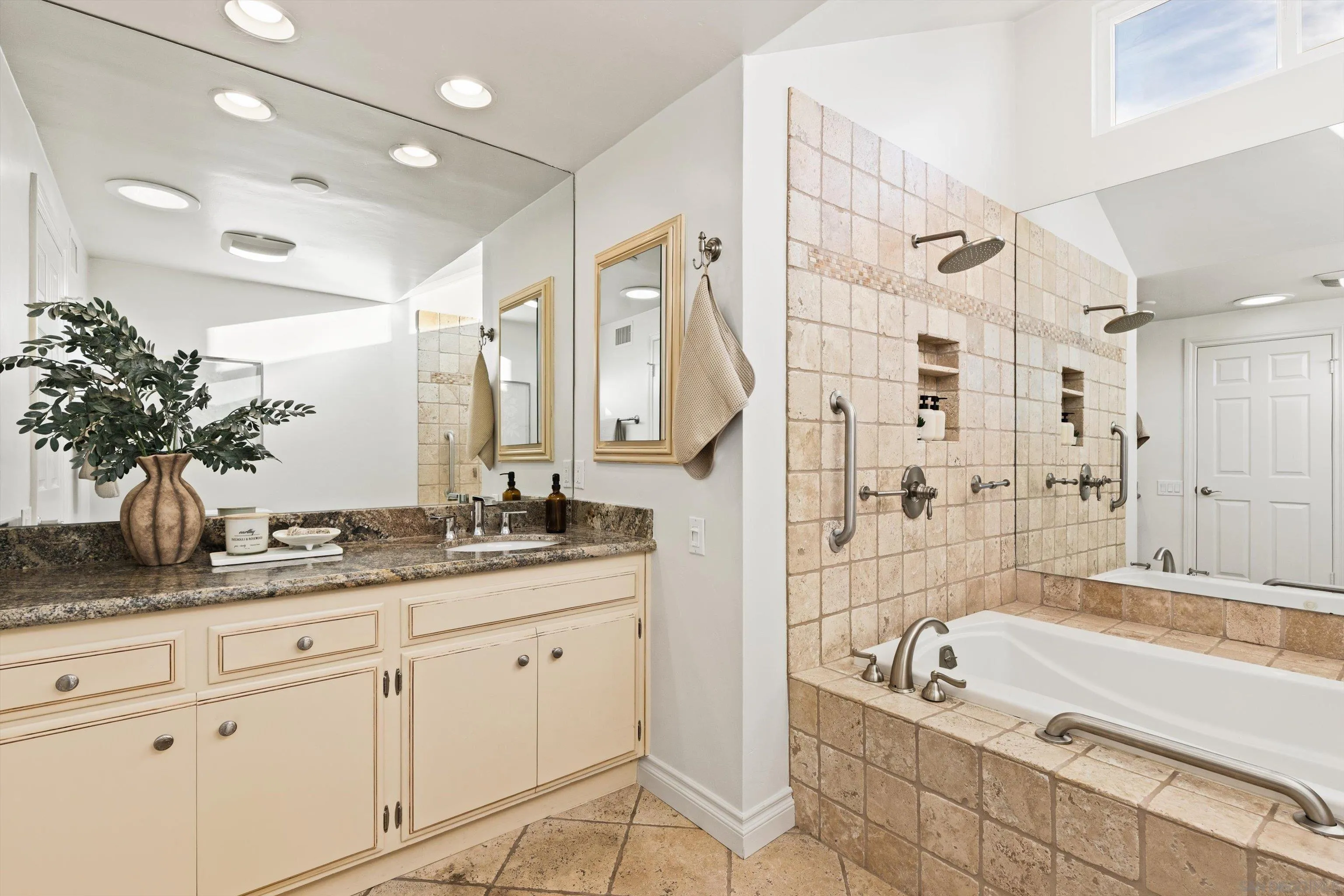 https://cdn.realtyfeed.com/cdn/127/260020377/c7f9aa96be714540975aeb0c621cc6e2.webp