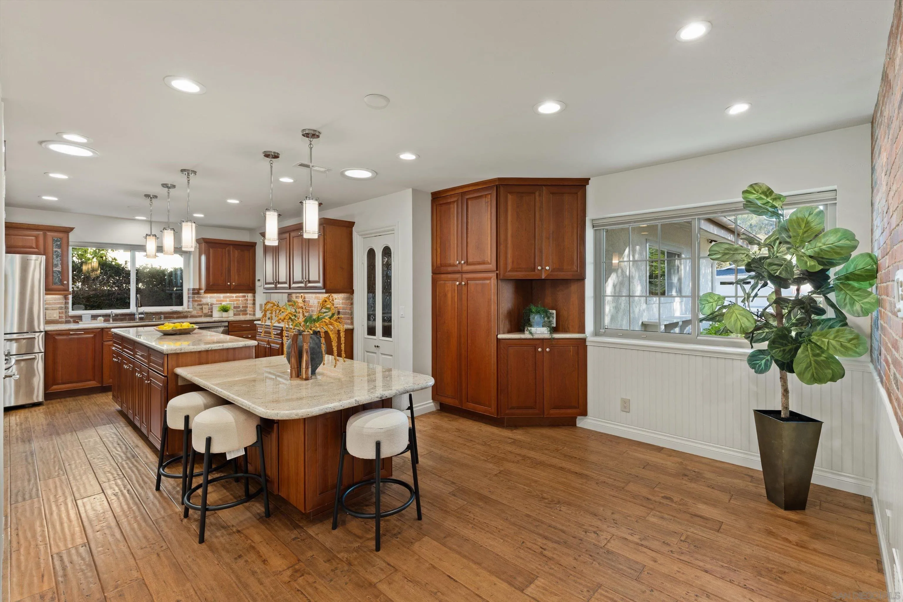 https://cdn.realtyfeed.com/cdn/127/260020377/cc50974ec96b77fe74045ec45fb4d764.webp