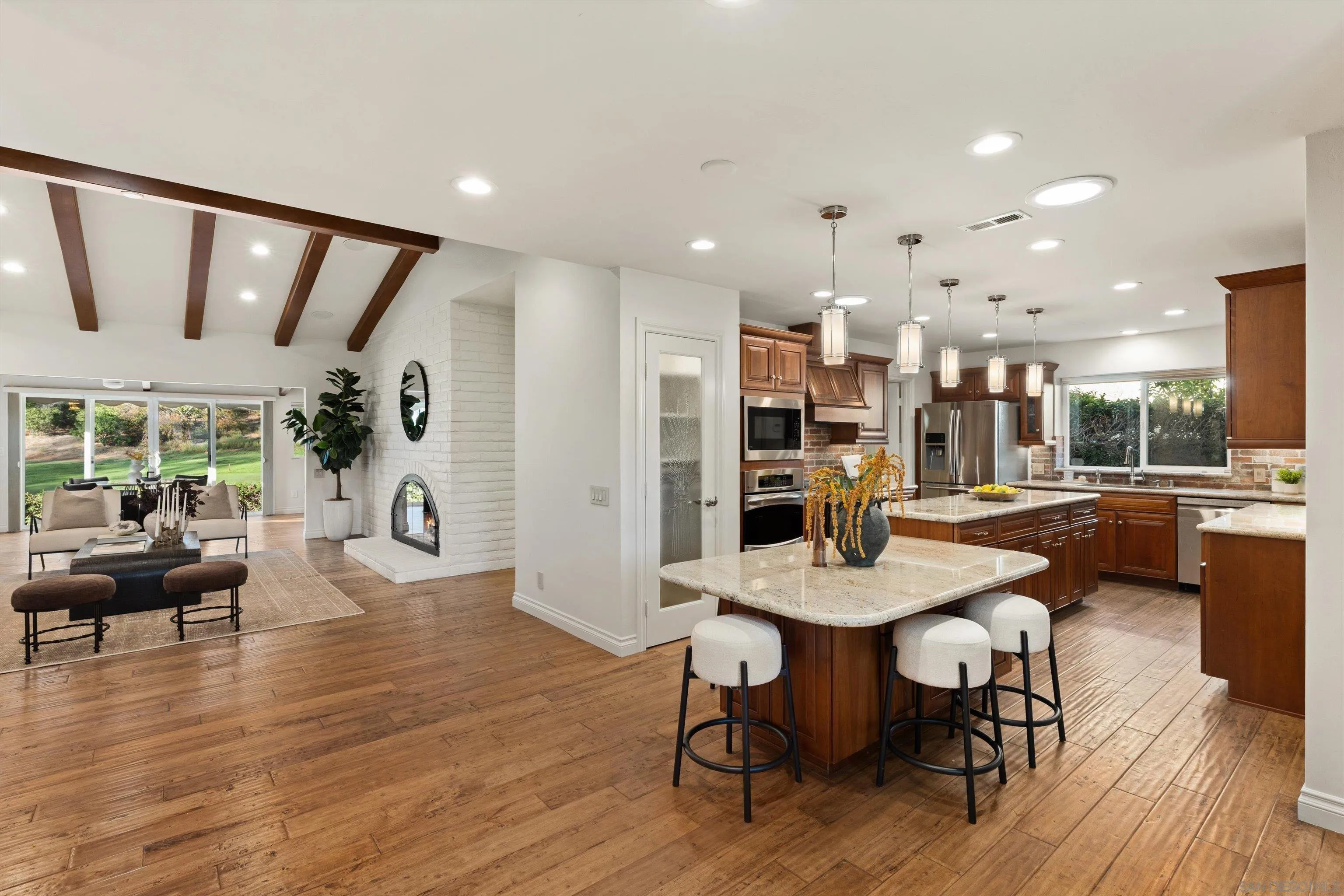 https://cdn.realtyfeed.com/cdn/127/260020377/e66fe39d2613b1816409928070ef6dca.webp