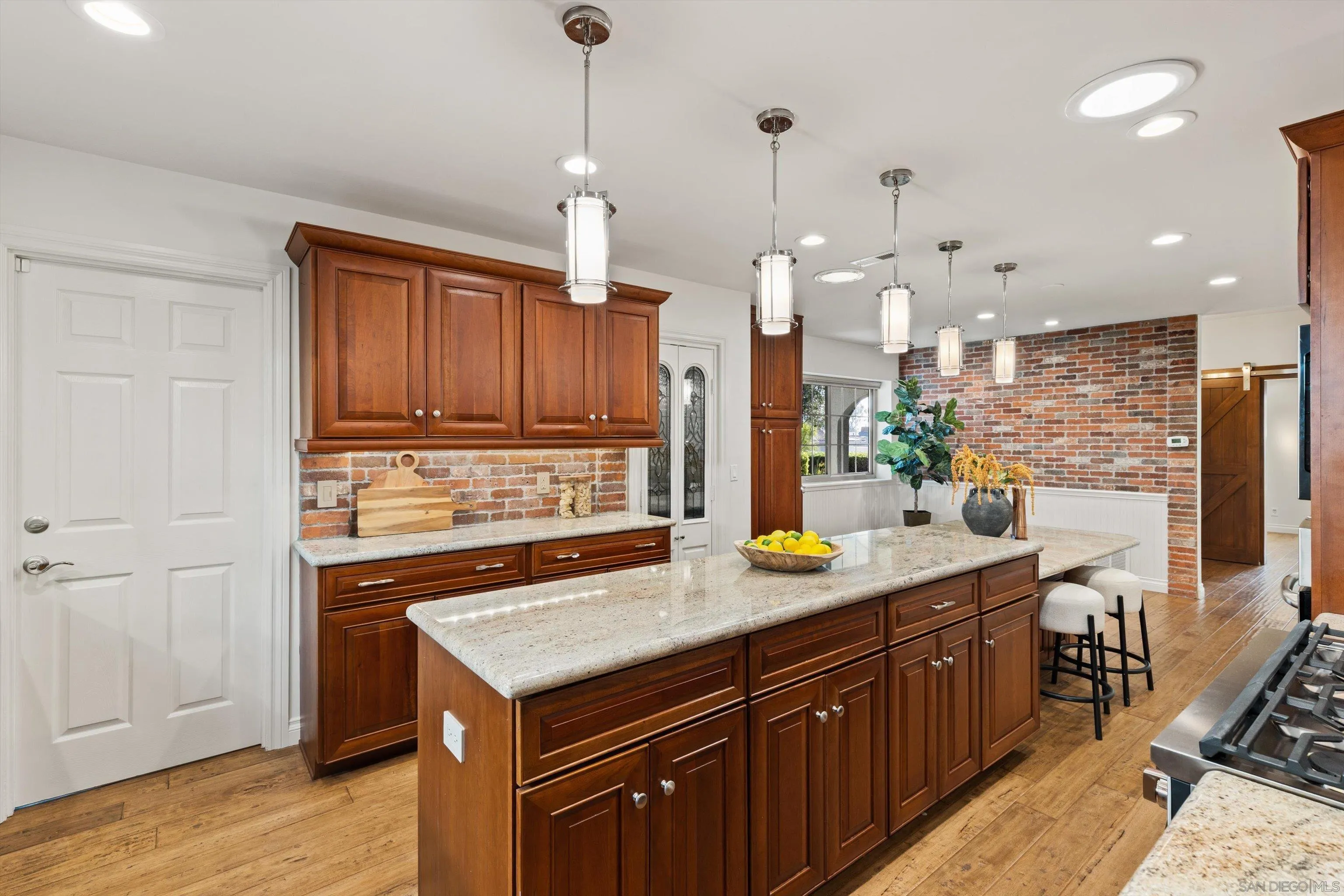 https://cdn.realtyfeed.com/cdn/127/260020377/f7f6d55aa8a399ba8bf4e4bbfbb6b10c.webp