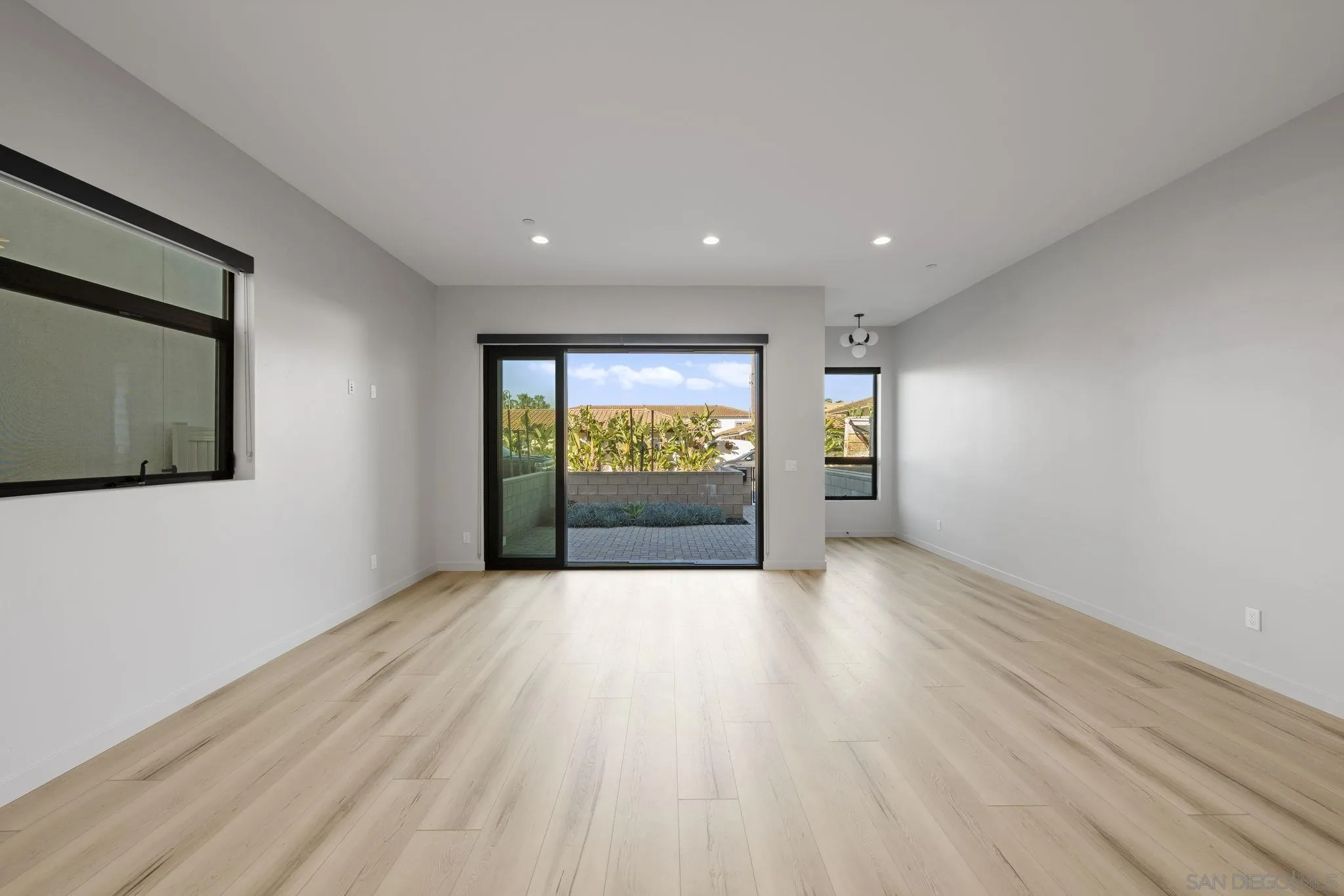 https://cdn.realtyfeed.com/cdn/127/260020383/286ac956d84205ac33cc10a378dfaa5b.webp