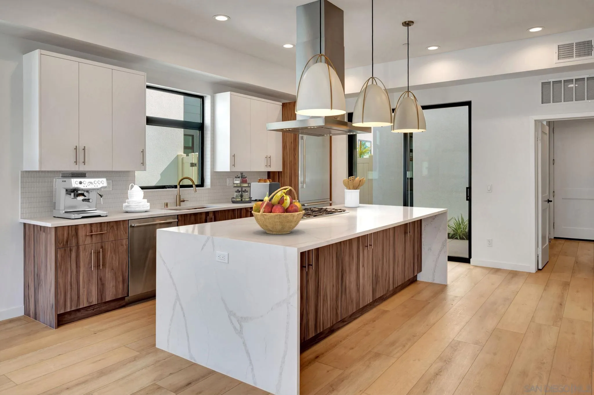 https://cdn.realtyfeed.com/cdn/127/260020383/76aefd20dc9483e509c49182e09270df.webp