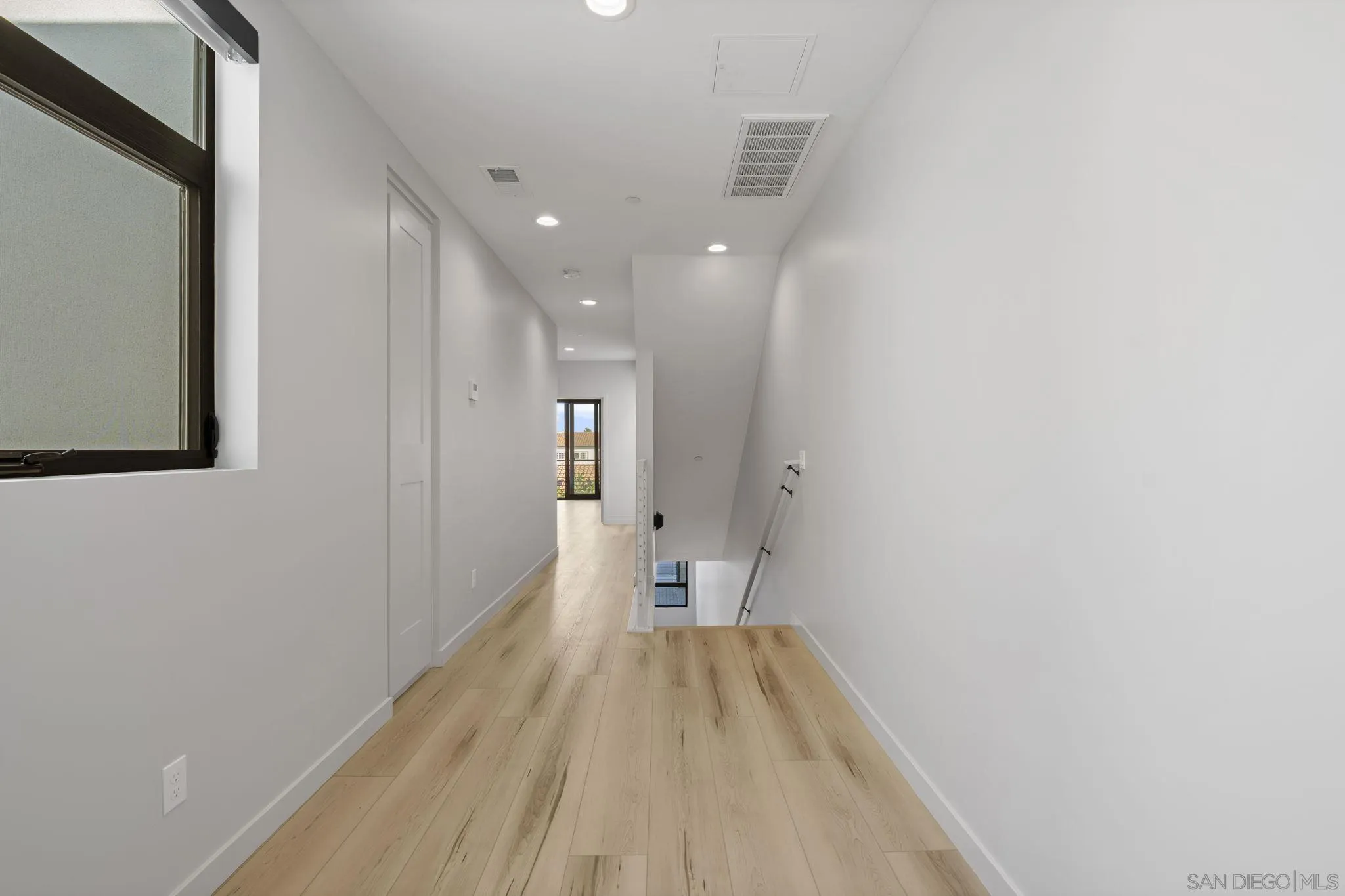 https://cdn.realtyfeed.com/cdn/127/260020383/f4645604f0d1c91b7d0e543653e8a0ee.webp