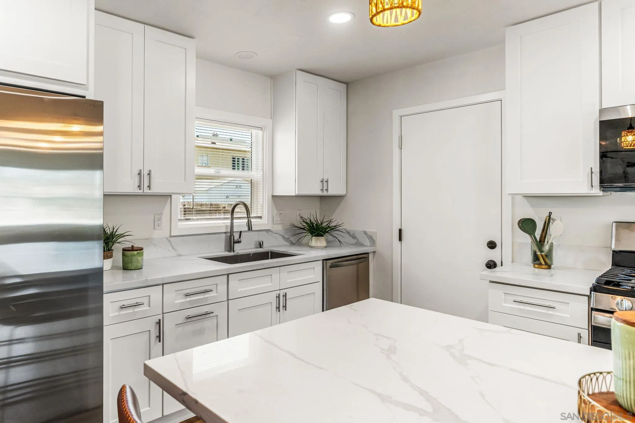 https://cdn.realtyfeed.com/cdn/127/260020385/10c737a9c21f753da552a0f13720e096.webp