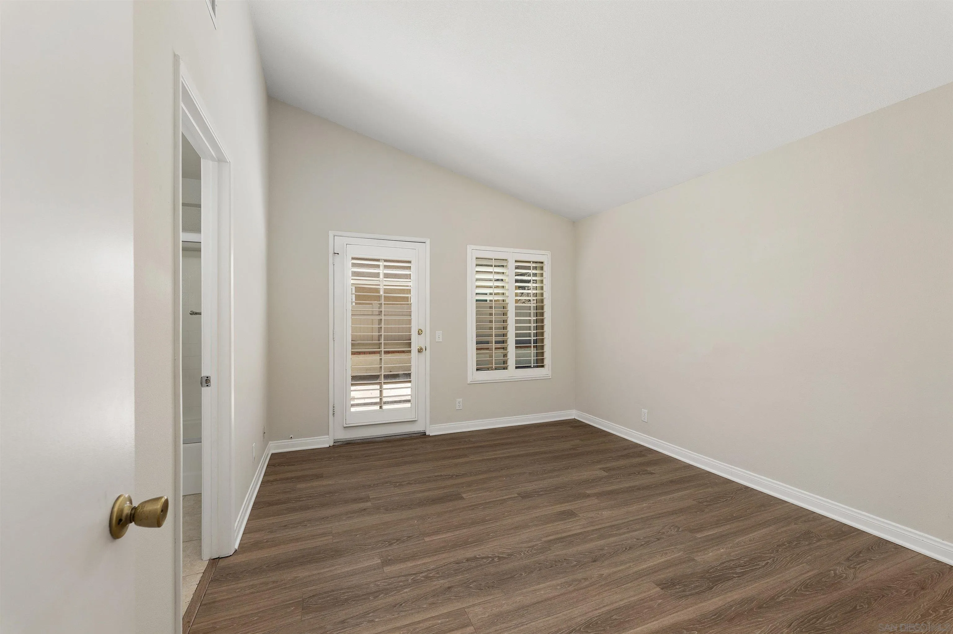 https://cdn.realtyfeed.com/cdn/127/260020389/5de1ba03b00f1fe0f4571ba8a50adb83.webp
