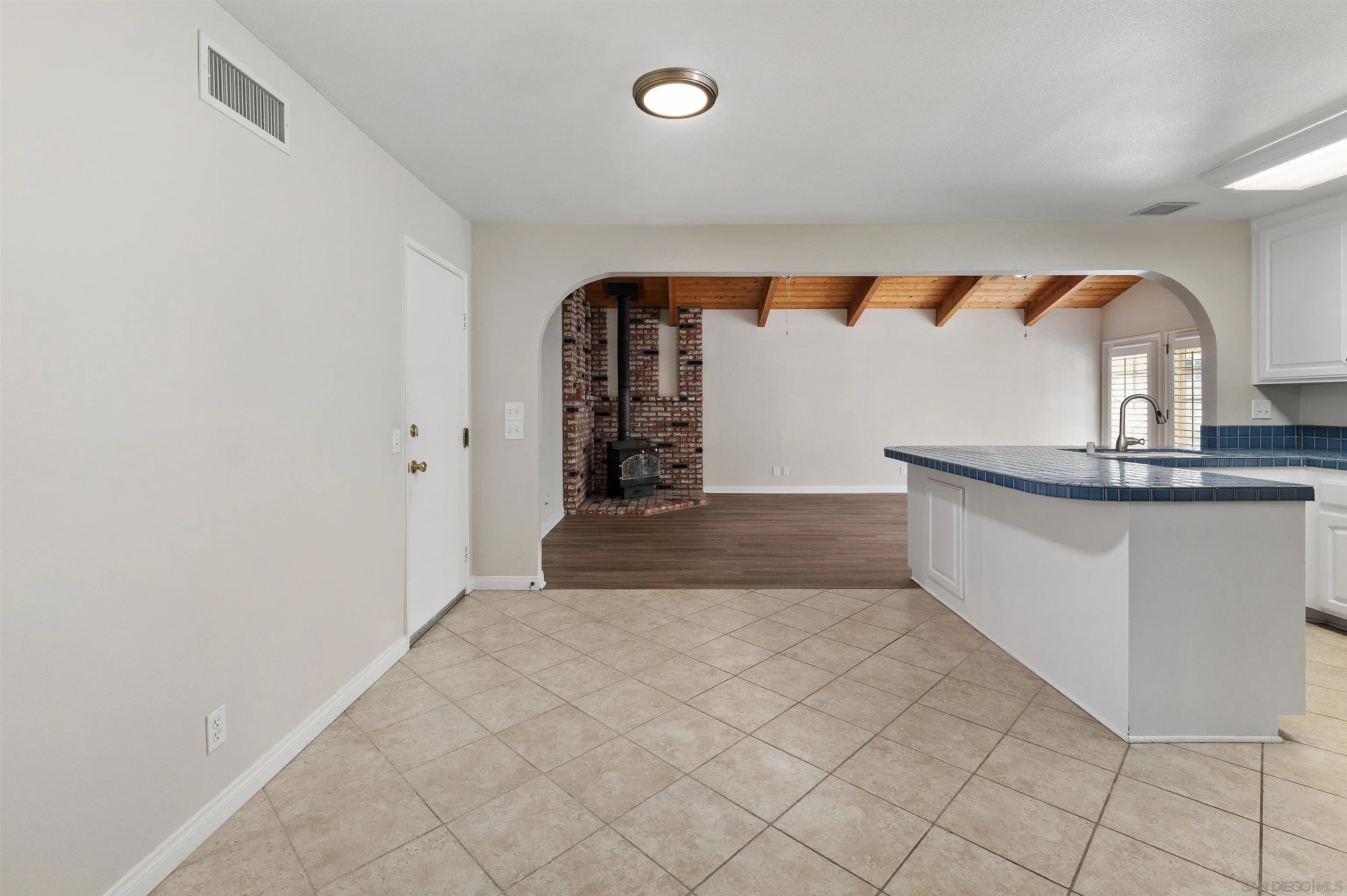 https://cdn.realtyfeed.com/cdn/127/260020389/88837e7eaec950368de7127c62d44554.webp