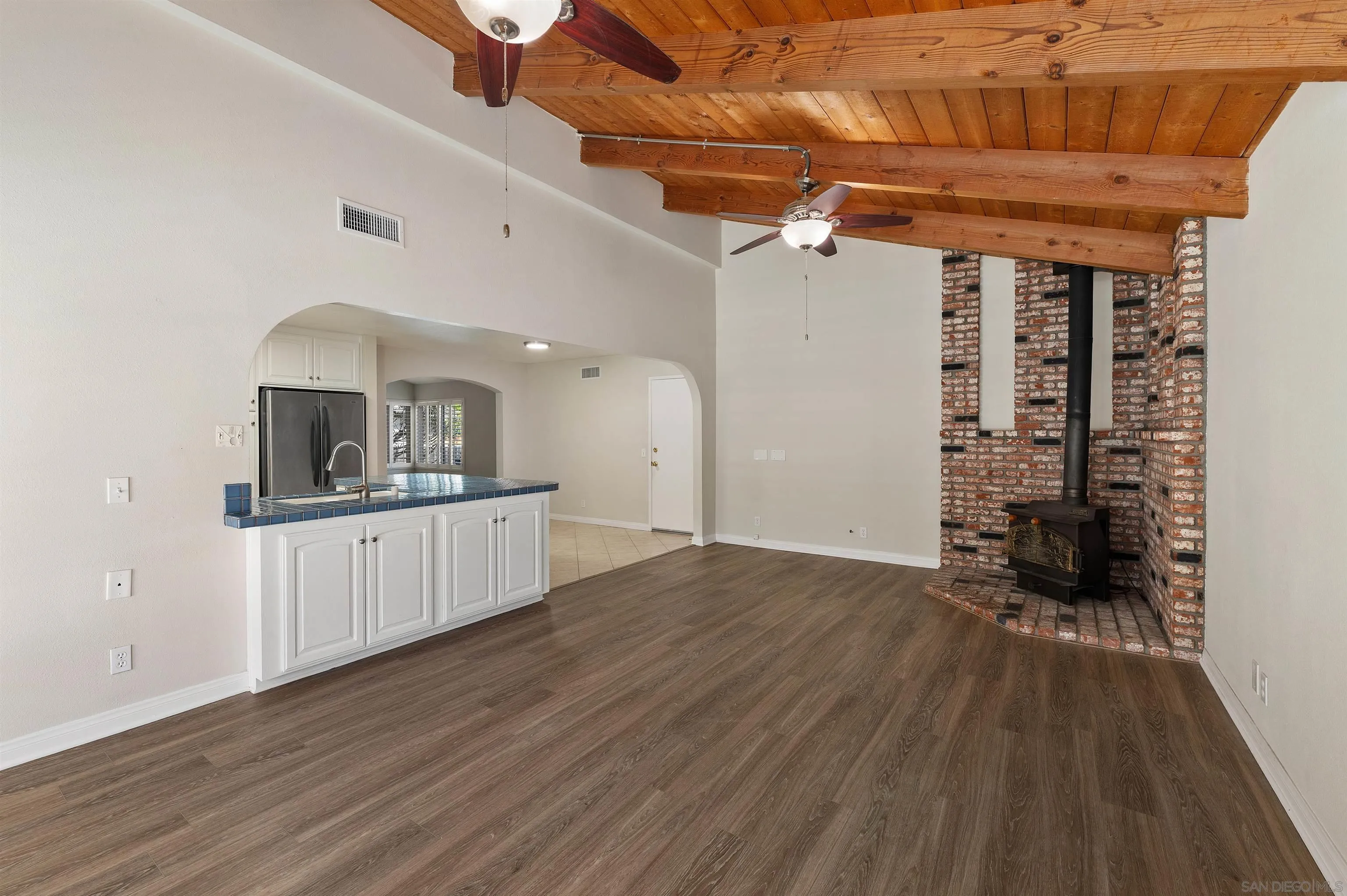 https://cdn.realtyfeed.com/cdn/127/260020389/a40b502aa960810d32bcffb57e18227c.webp