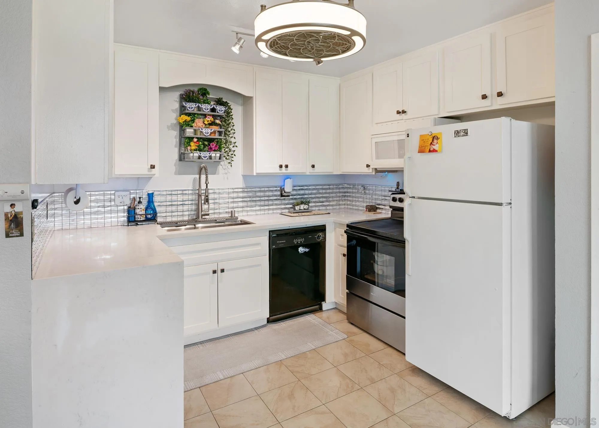 https://cdn.realtyfeed.com/cdn/127/260020391/0d66408619d163f2f388845c8a352fb2.webp