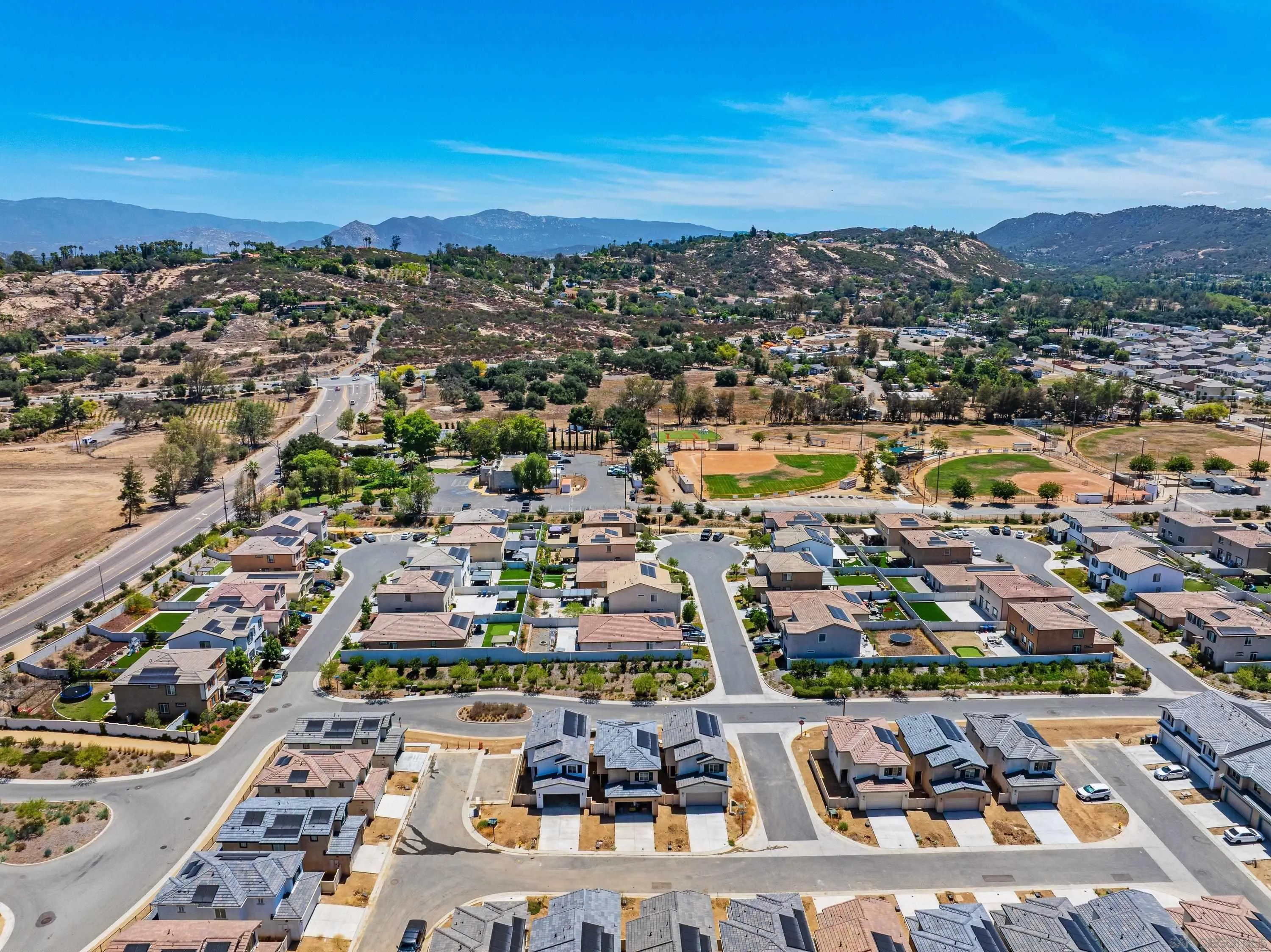 https://cdn.realtyfeed.com/cdn/127/260020392/0c42ee91b760211dd8ee4a3f704bc482.webp