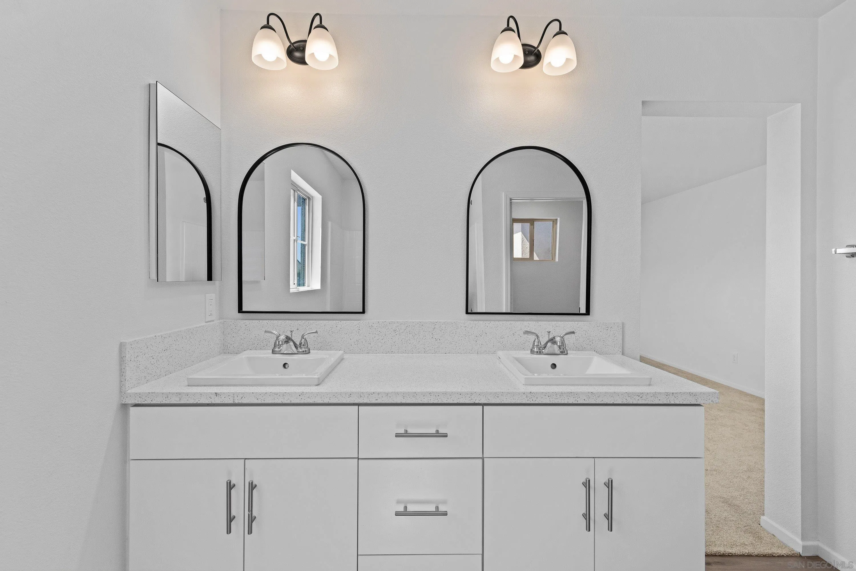 https://cdn.realtyfeed.com/cdn/127/260020392/2018f8bf20fe037f8f892bad932d6928.webp