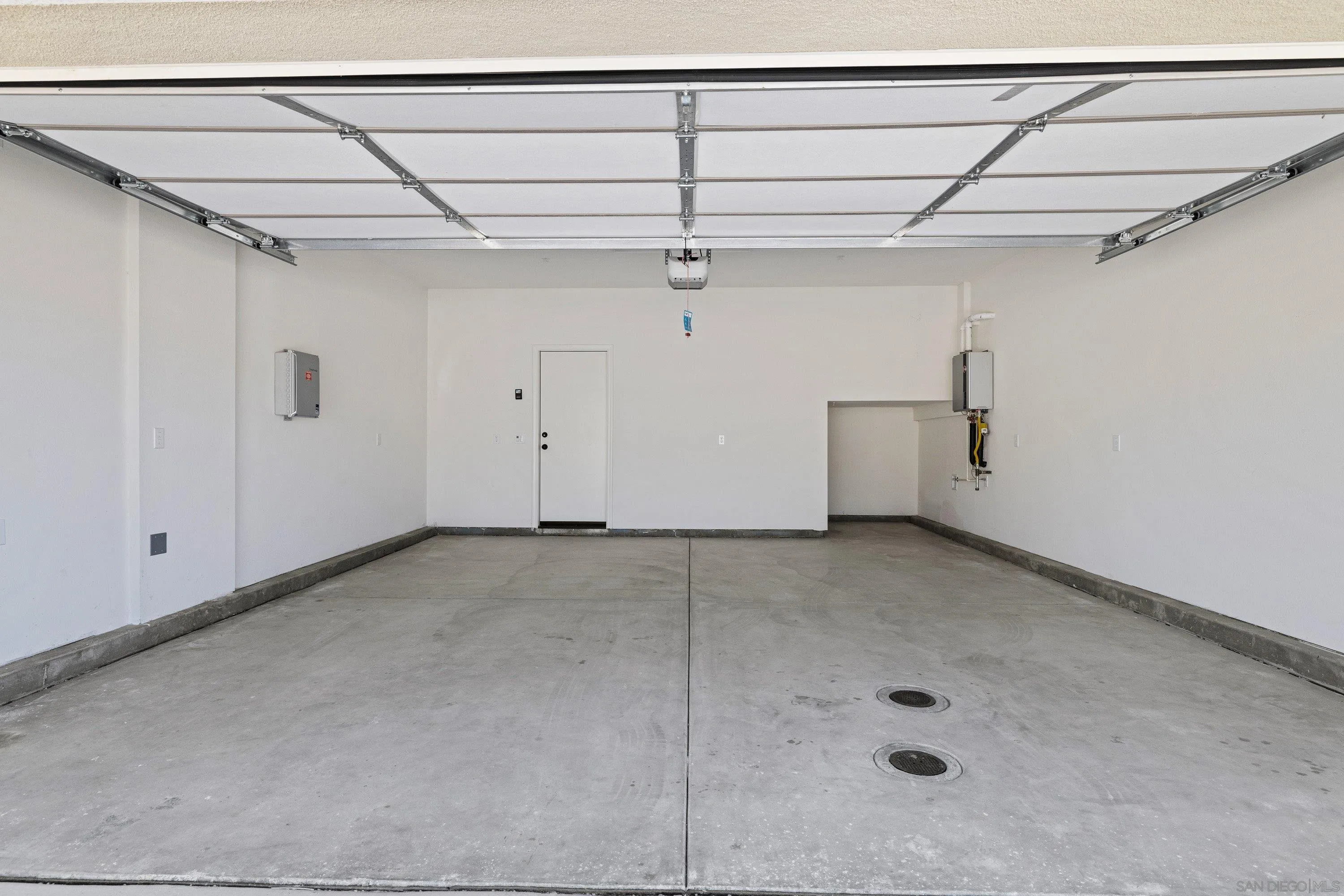 https://cdn.realtyfeed.com/cdn/127/260020392/28177ad6c088cebde4aff8823bcf801b.webp