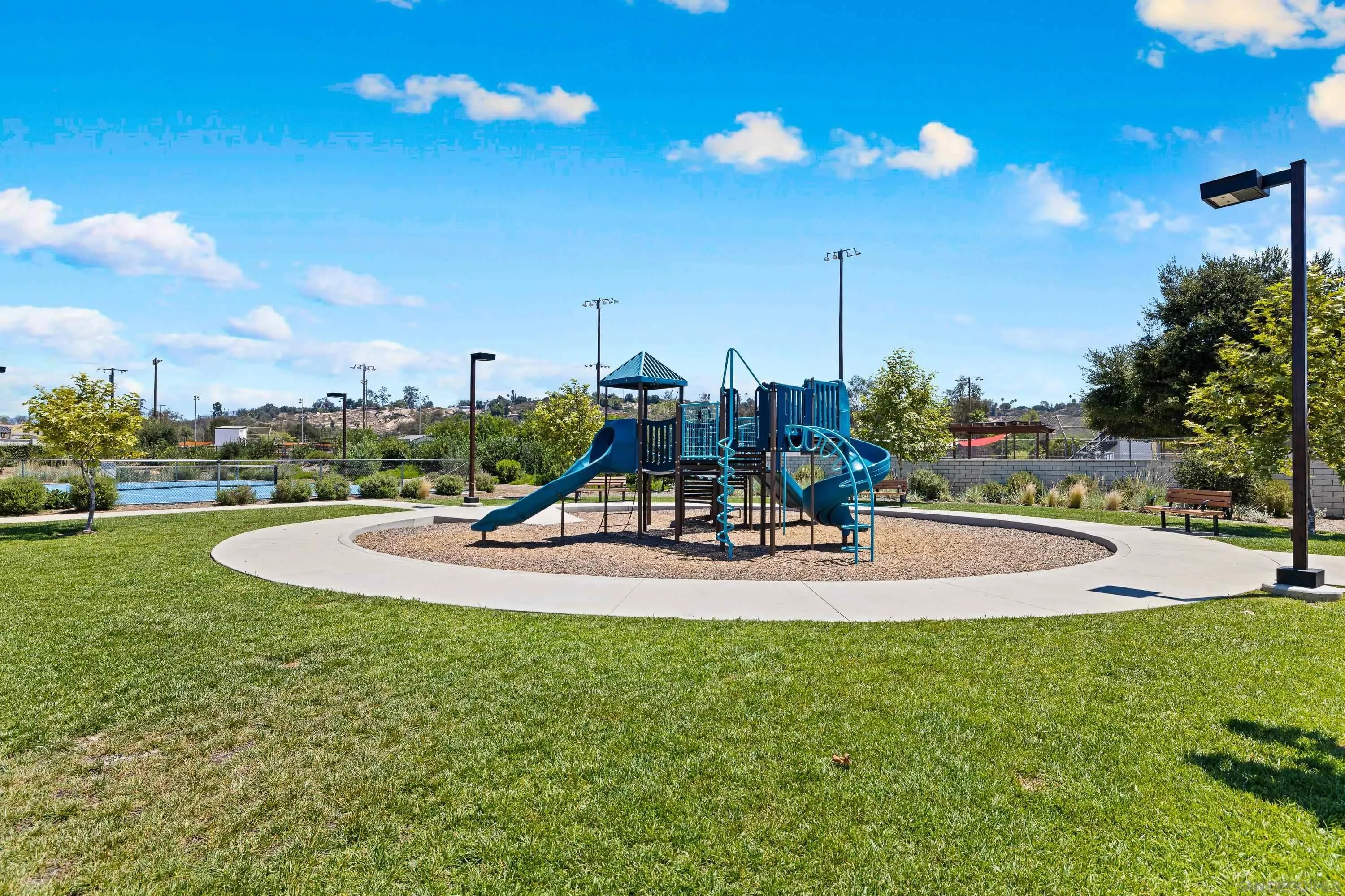 https://cdn.realtyfeed.com/cdn/127/260020392/8cef1856a6812a9e6bbdfcb6b75f3c06.webp