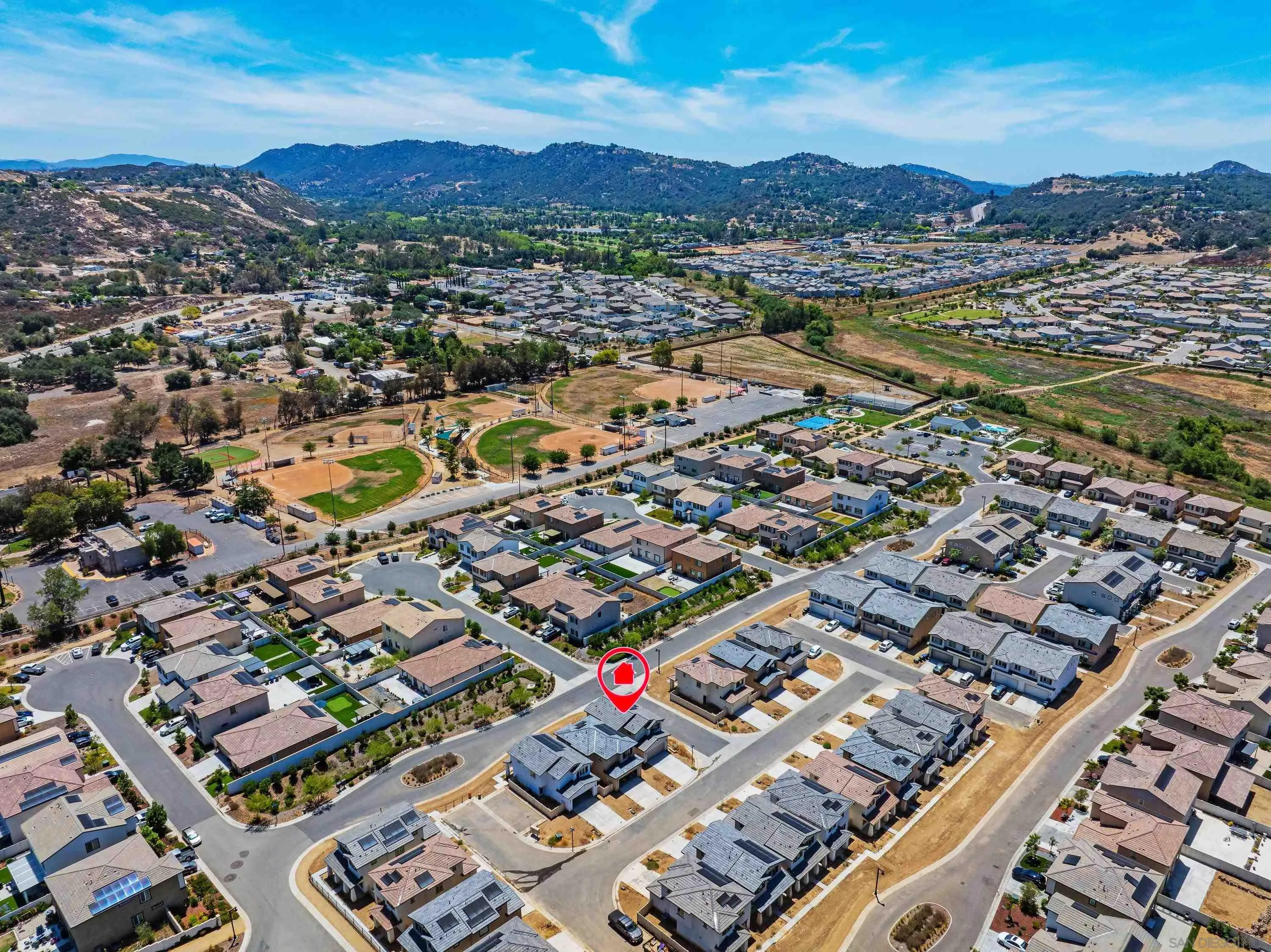 https://cdn.realtyfeed.com/cdn/127/260020392/b3e69e8456f7760f2faa9db86a774817.webp