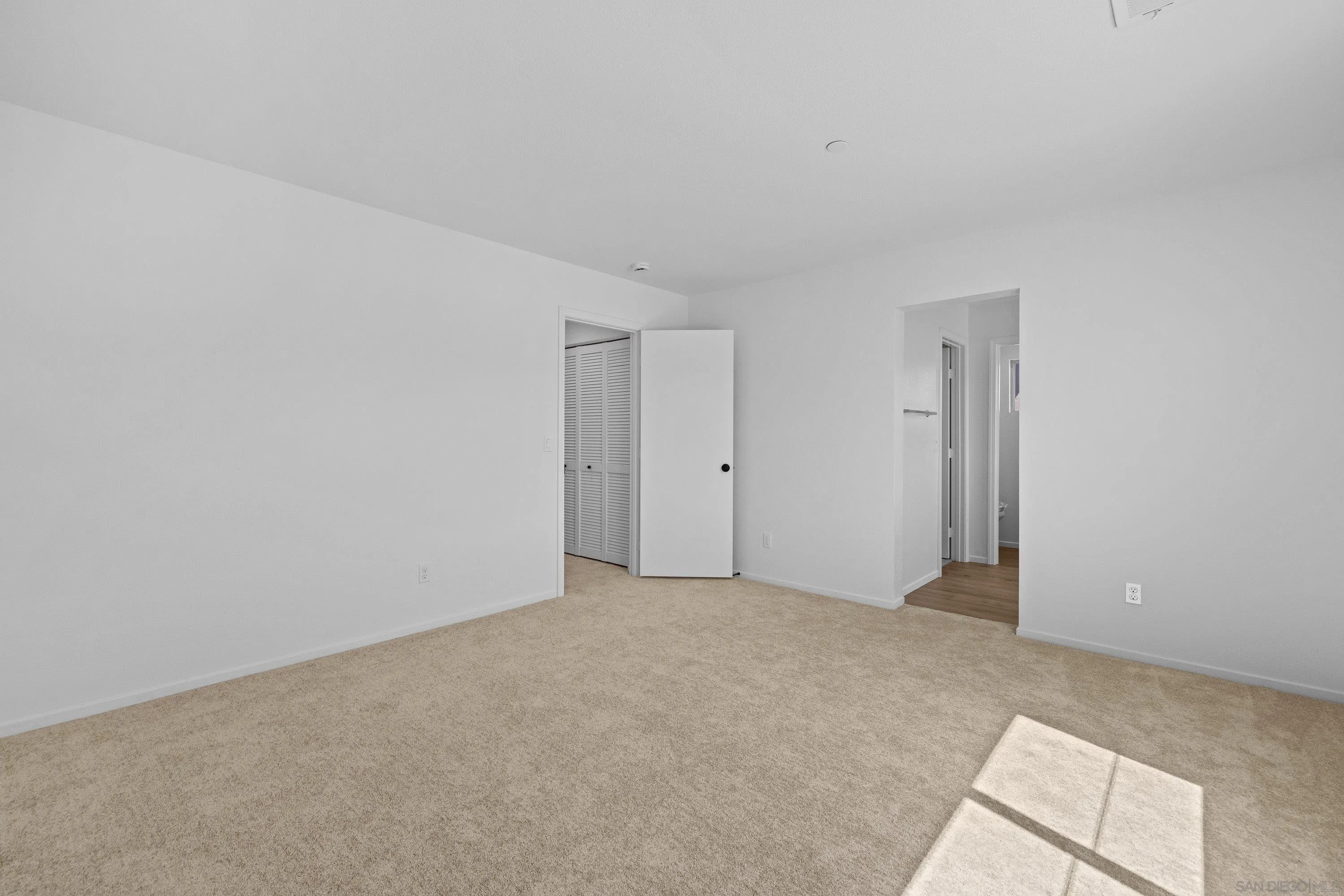 https://cdn.realtyfeed.com/cdn/127/260020392/db154a8be3349fa91069e3c9b8704c1a.webp