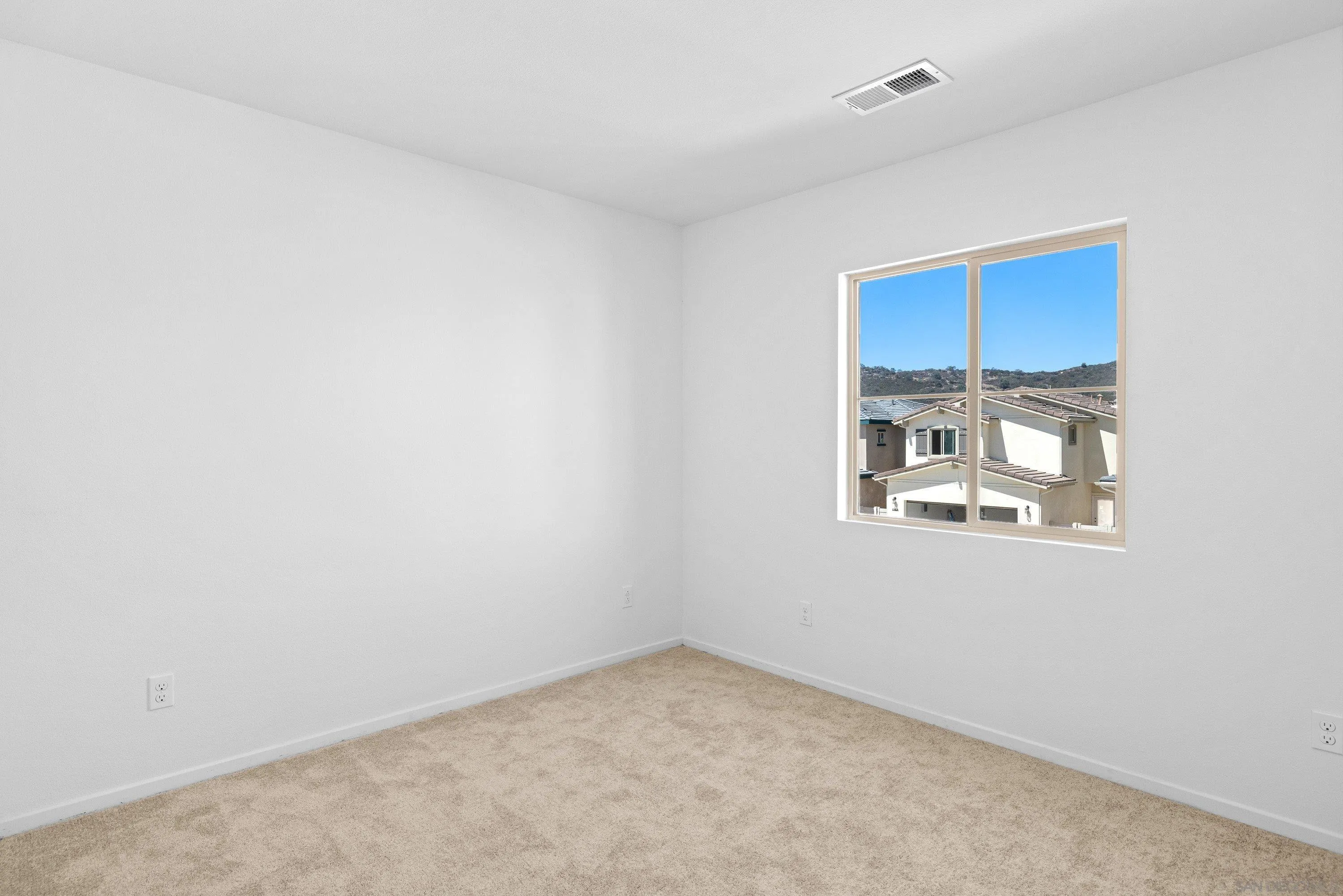 https://cdn.realtyfeed.com/cdn/127/260020392/ed88ad6d77d568ba498e1651963717dc.webp